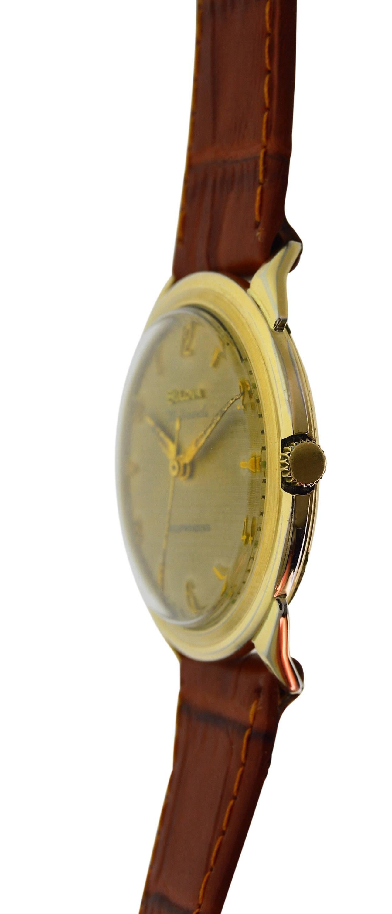 Bulova Yellow Gold Filled Art Deco Original Dial Self winding Wristwatch, 1960s In Good Condition In Long Beach, CA