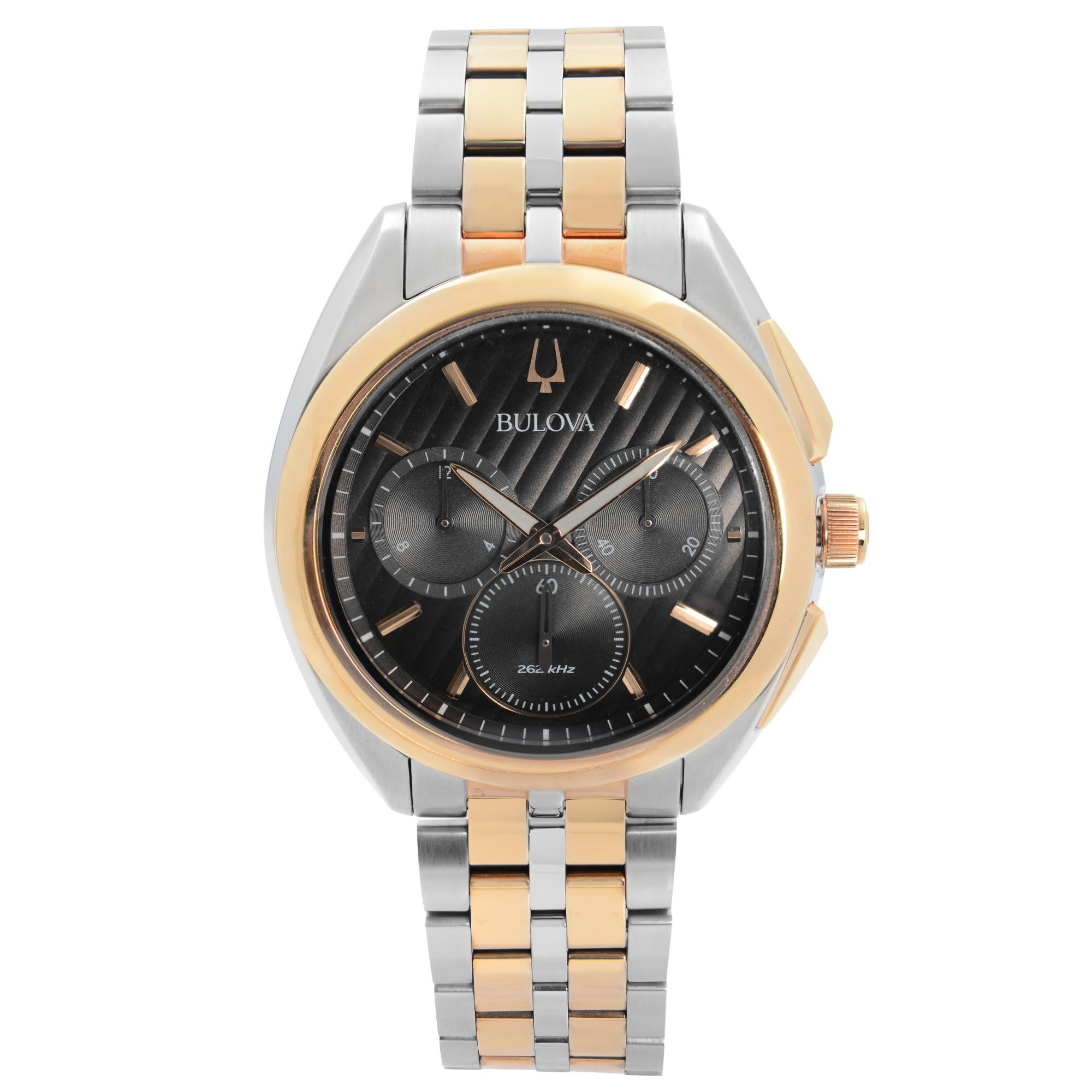 Bulova Montre pour homme Curv en acier bicolore avec chronographe et cadran noir et quartz 98A160 Bon état - En vente à New York, NY