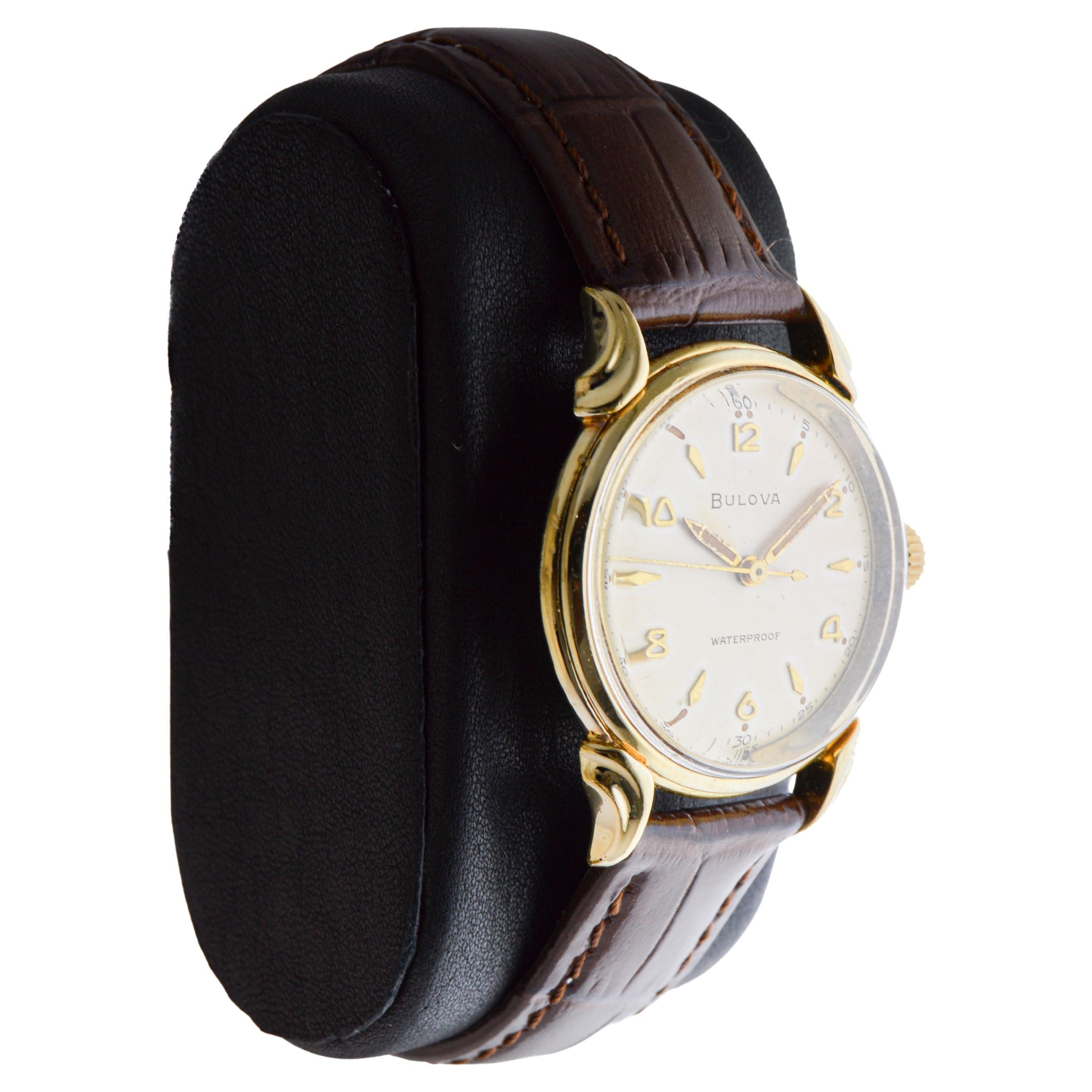 FÁBRICA / CASA: Bulova Watch Company
ESTILO / REFERENCIA: Art Déco / Estilo Redondo
METAL / MATERIAL: Oro amarillo relleno
CIRCA / AÑO: 1950
DIMENSIONES / TAMAÑO: Longitud 