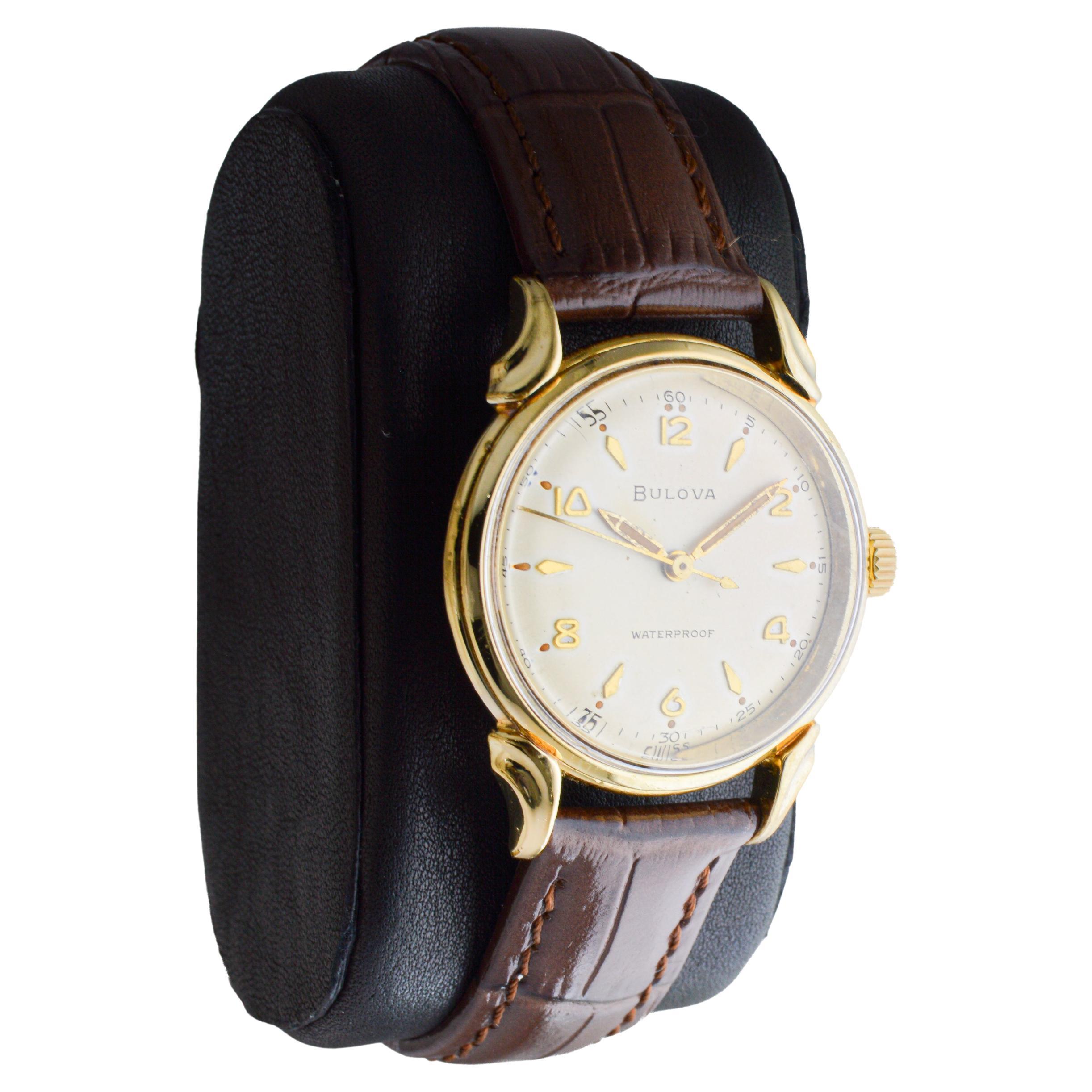 Reloj Bulova Art Decó de oro con esfera original de fábrica Años 50 en Excelente estado para la venta en Long Beach, CA