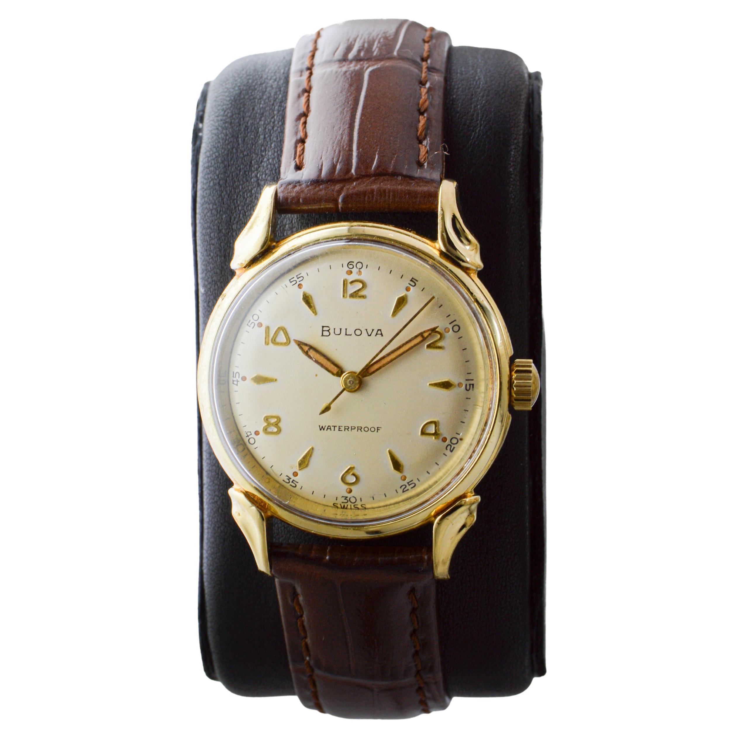 Reloj Bulova Art Decó de oro con esfera original de fábrica Años 50 en venta 1