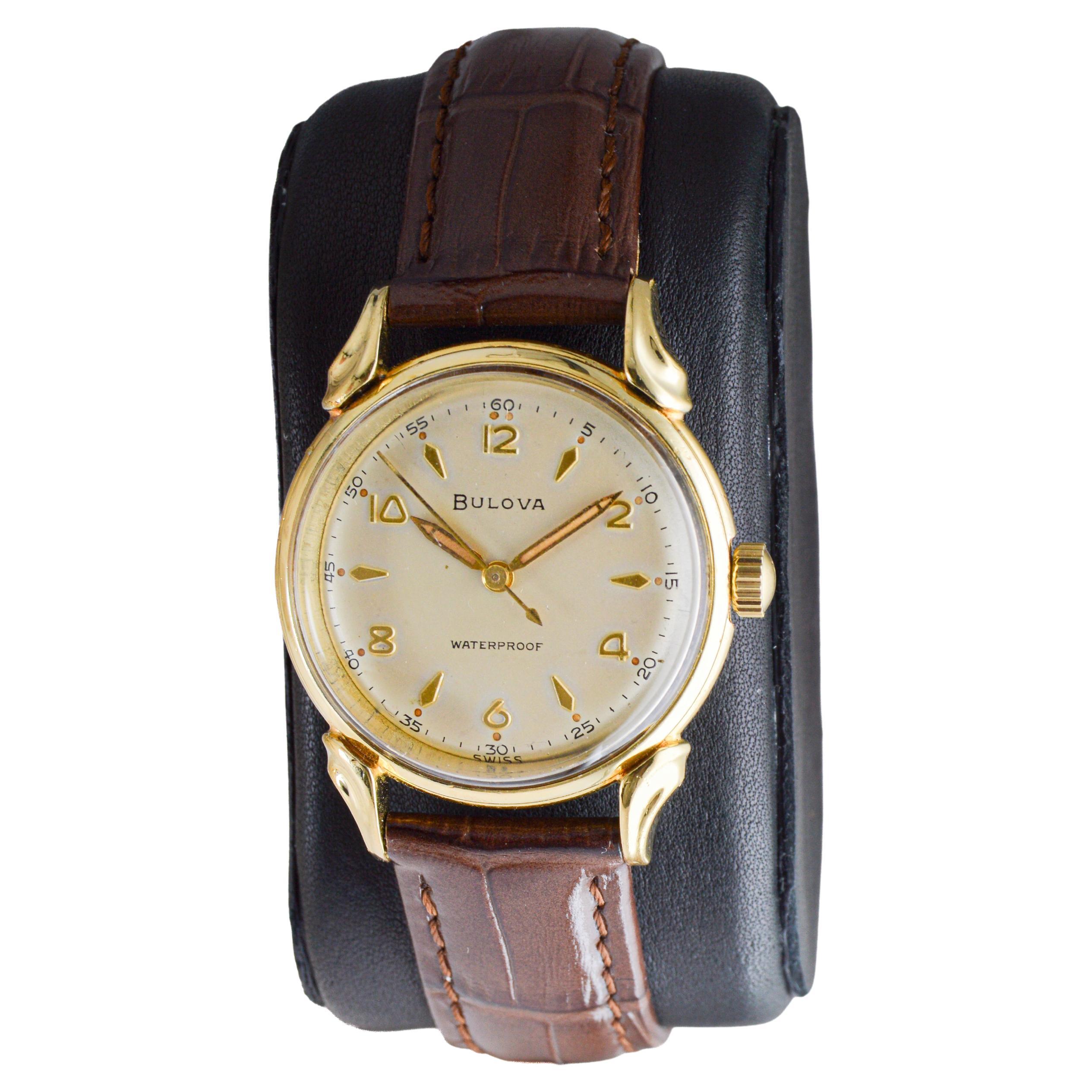 Reloj Bulova Art Decó de oro con esfera original de fábrica Años 50 en venta 3