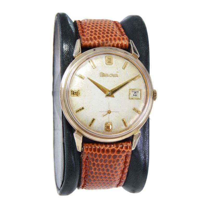 FACTORY / HOUSE: Bulova Watch Company
STYLE / REFERENCE: Round 
METAL / MATERIAL: Yellow Gold Filled 
CIRCA / YEAR: 1950's
DIMENSIONS / SIZE: Length 39mm x Diameter 33mm
MOVEMENT / CALIBER: Automatic Winding / 17 Jewels / Sub Seconds / Calendar
DIAL