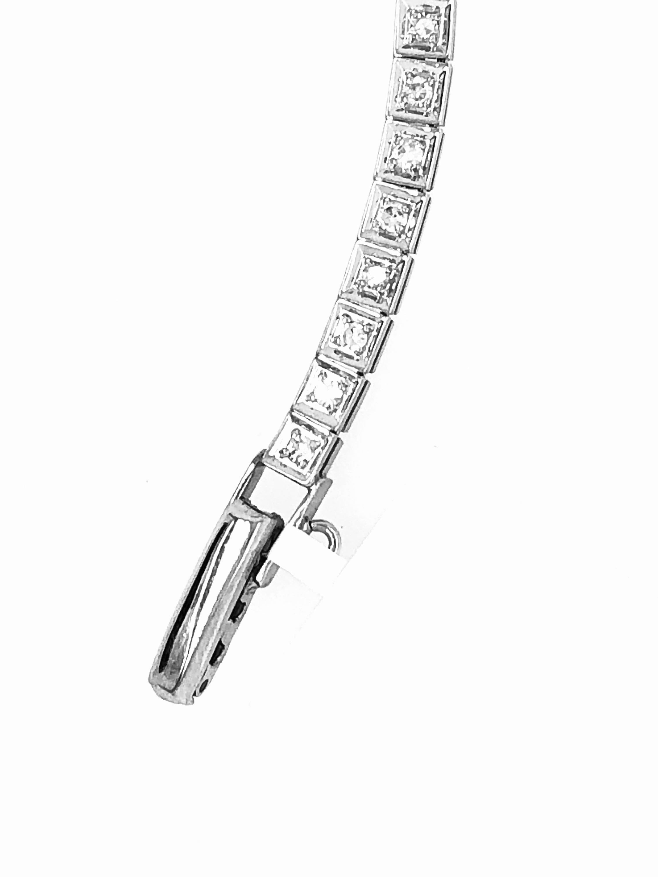 Bulova Damenarmbanduhr im Art-déco-Stil mit Diamanten (Art déco) im Angebot