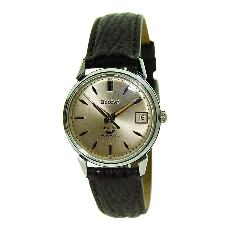 FACTORY / HOUSE: Bulova Watch Company
STYLE / REFERENCE: Round / Autowinding
METAL / MATERIAL: Steel 
DIMENSIONS: 40mm X 32mm
CIRCA: 1960's
MOVEMENT / CALIBER: Automatic Winding / 17 Jewels 
DIAL / HANDS: Original Silvered with Baton Markers / Baton