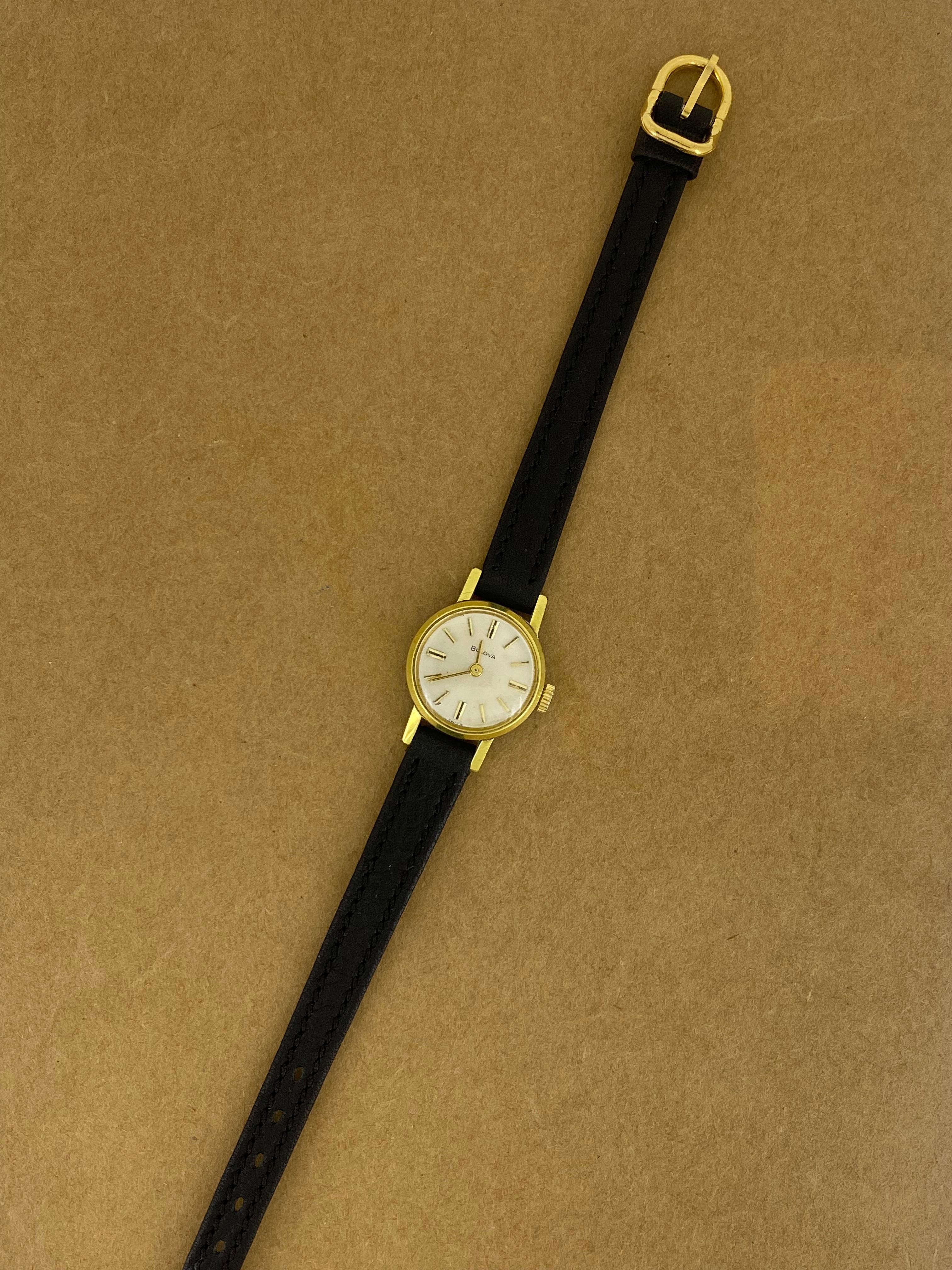 Bulova (Swiss) 18K Gold-Plated Retro c1960's Manual 24mm Ladies' Watch In Excellent Condition For Sale In MELBOURNE, AU