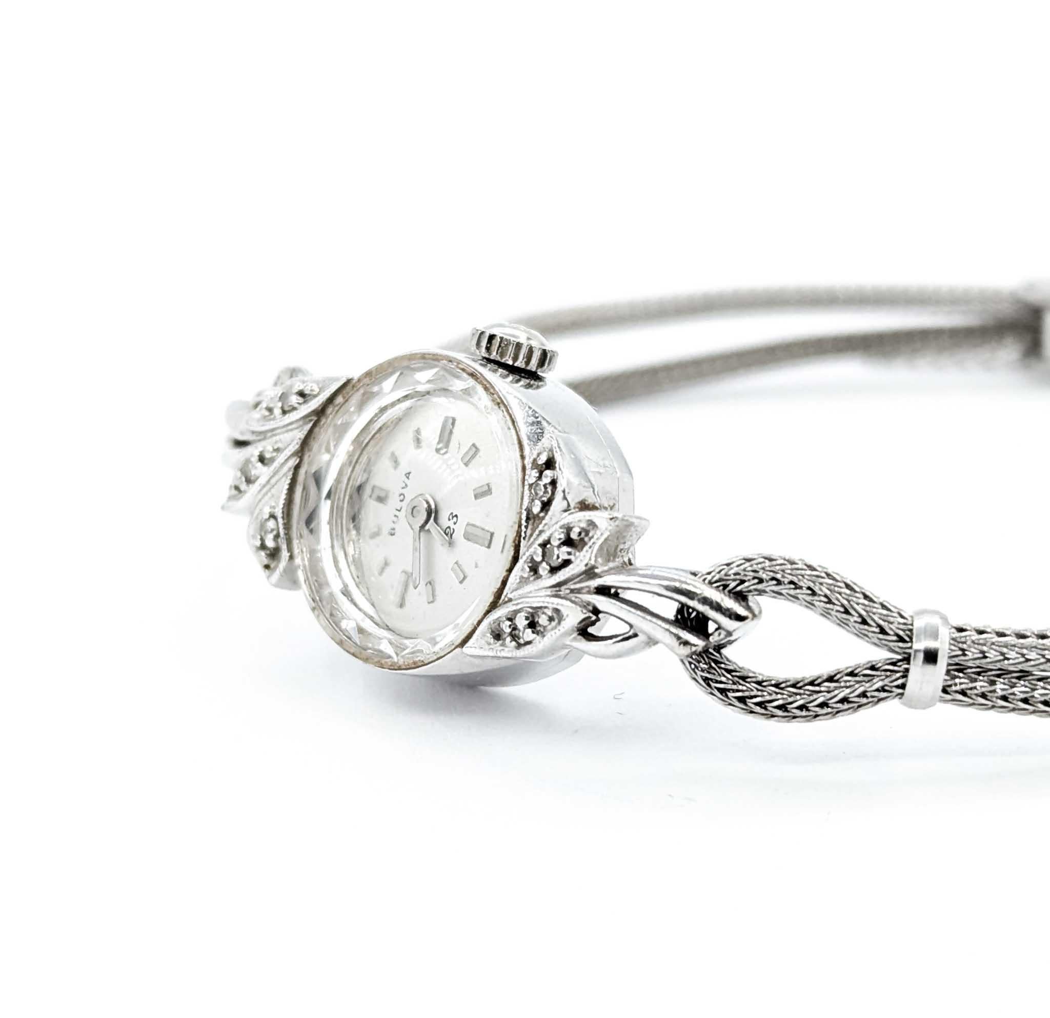 Bulova Aufzieh-Armbanduhr Diamantuhr in 14k Weißgold im Zustand „Hervorragend“ im Angebot in Bloomington, MN