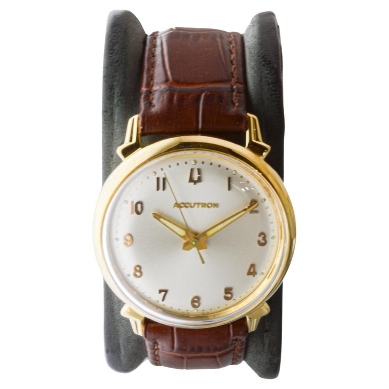 Reloj Bulova Accutron relleno de oro amarillo en venta en 1stDibs