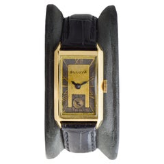 Montre Art Déco en or jaune de Bulova circa, 1940's avec cadran d'origine 