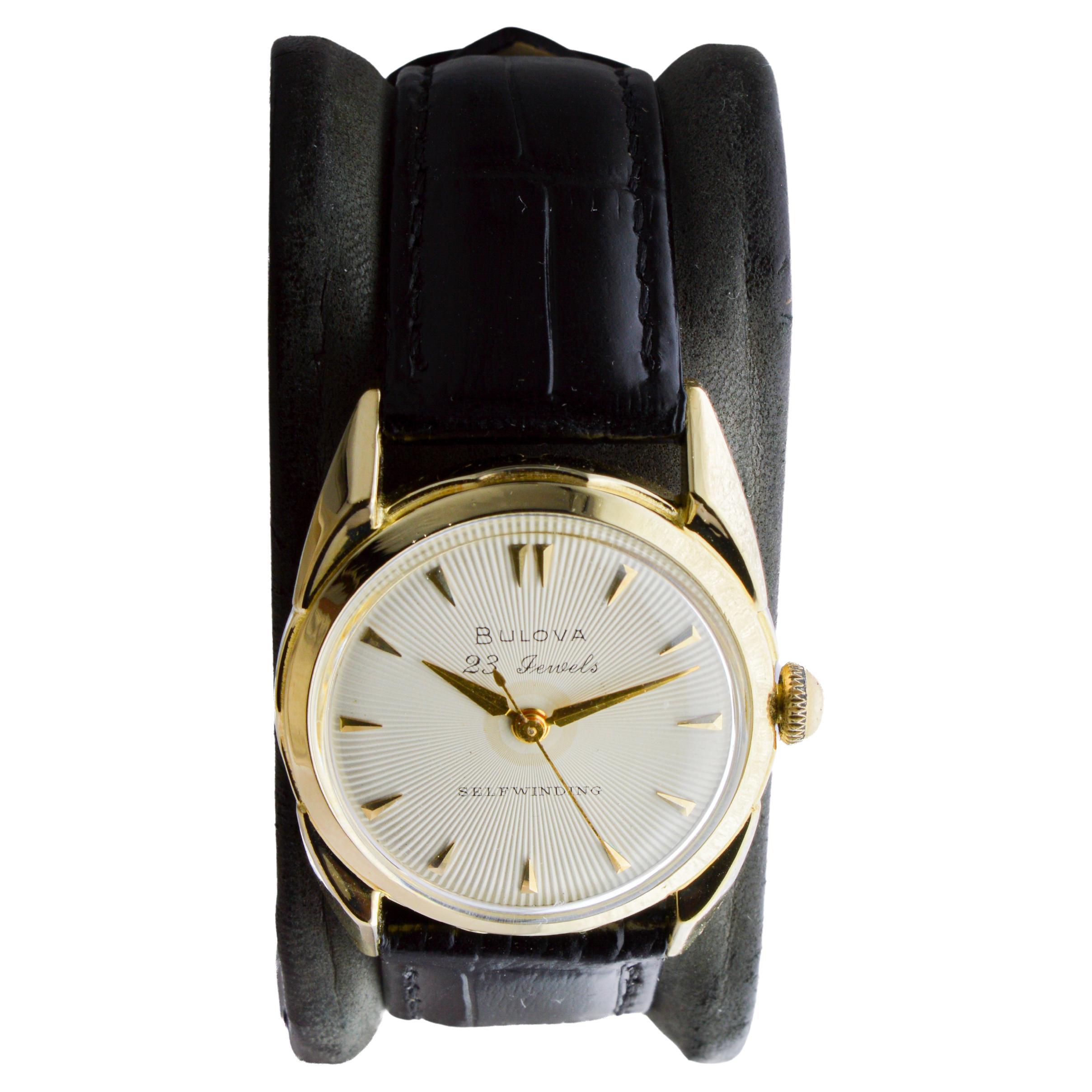 Bulova Montre Art Déco en or jaune avec cadran d'origine 1950's Unisexe en vente