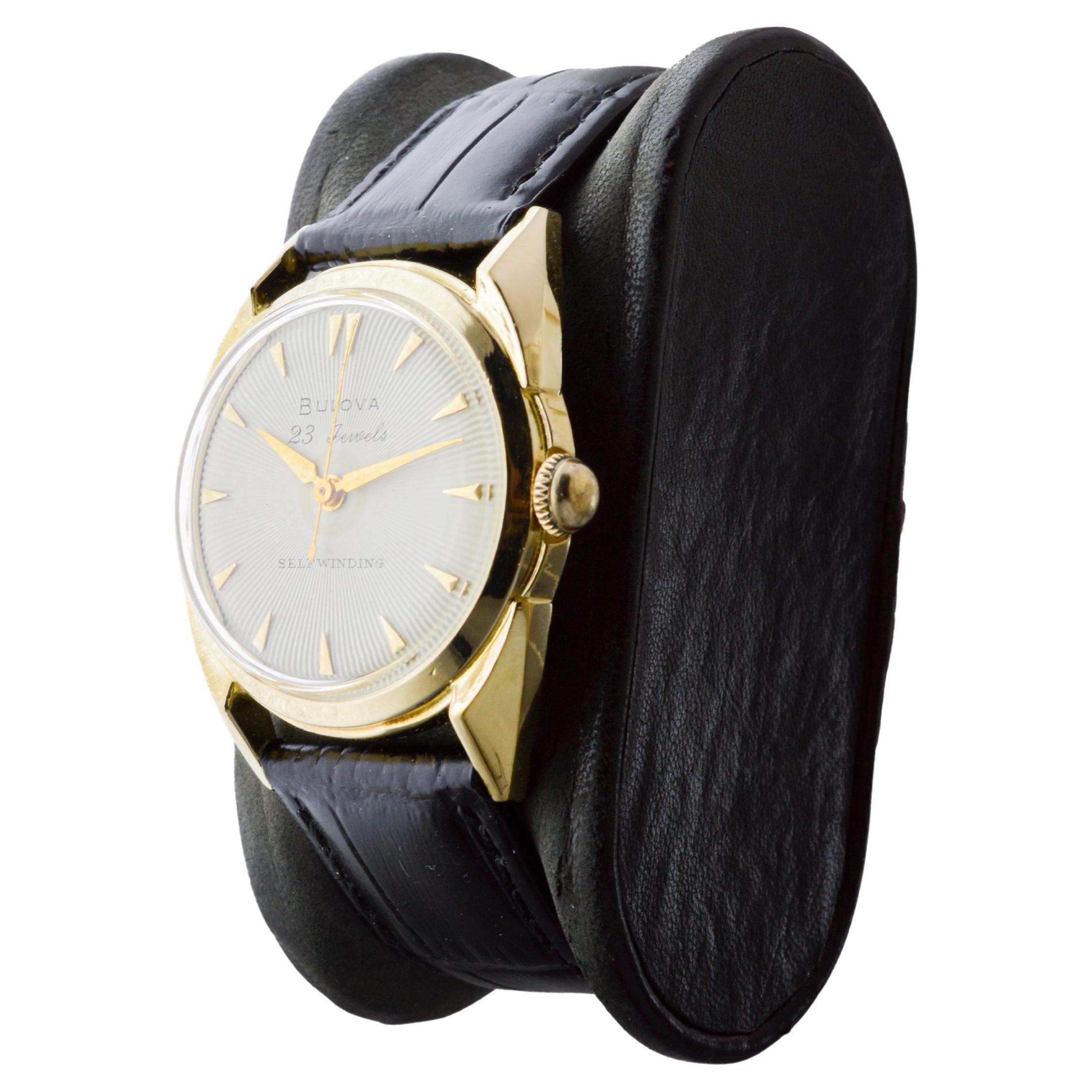 Bulova Montre Art Déco en or jaune avec cadran d'origine 1950's en vente 2