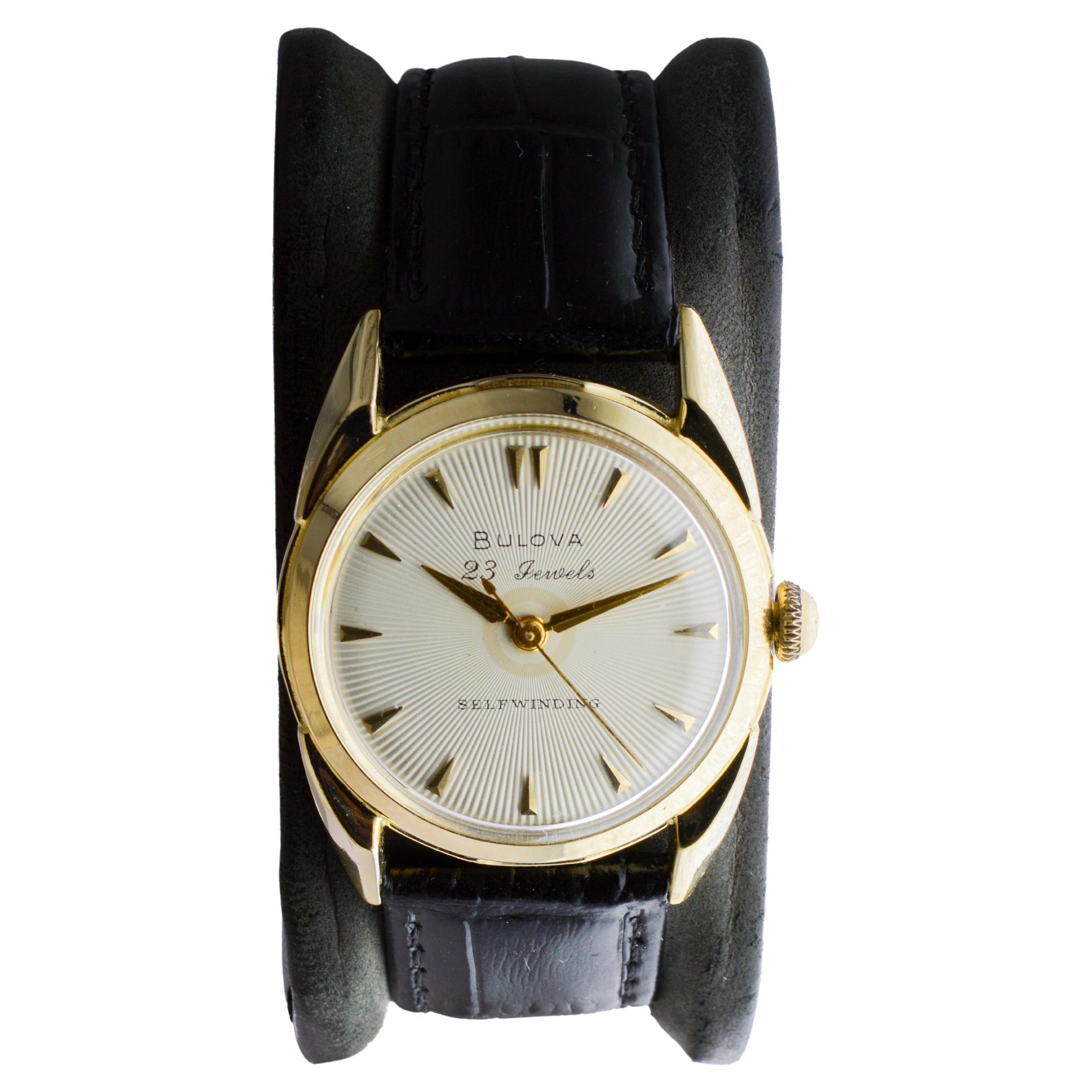 Orologio Art Deco Bulova in oro giallo con quadrante originale di fabbrica degli anni '50