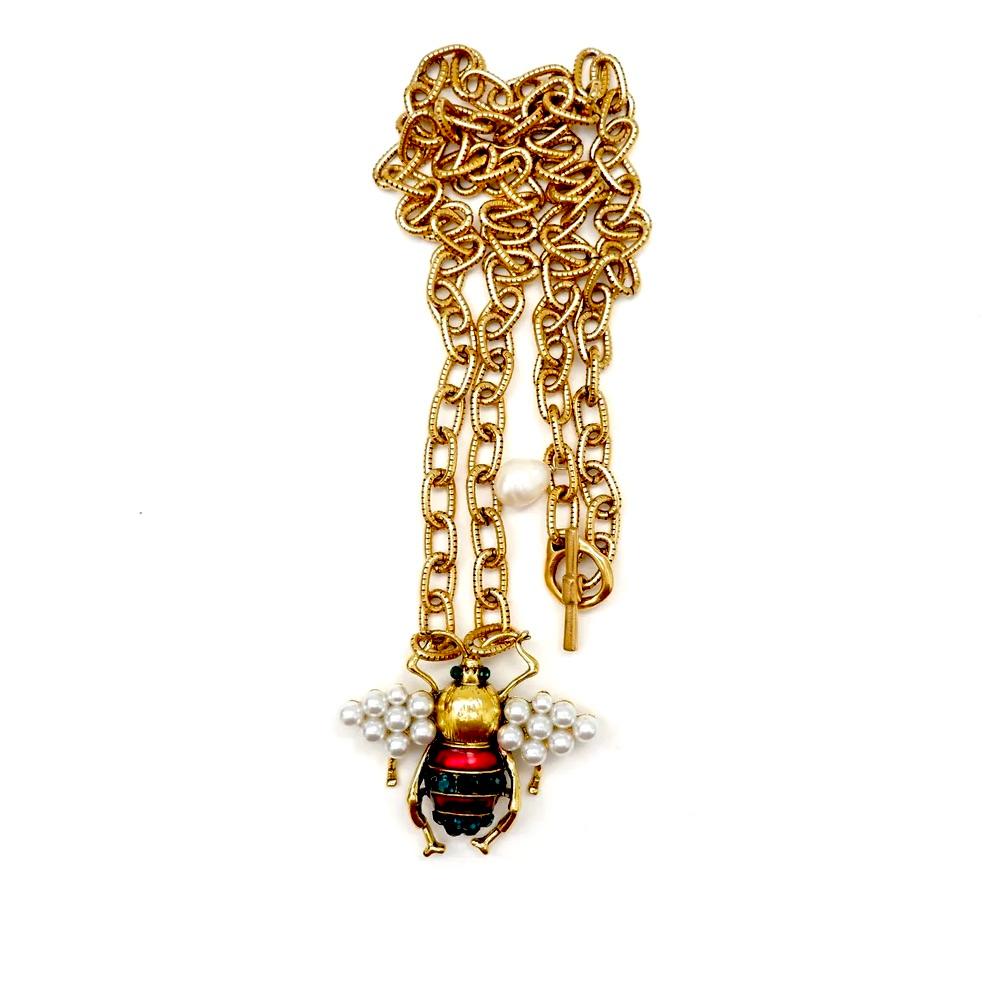 Mixed Cut Bumble bee and links chain necklace For Sale