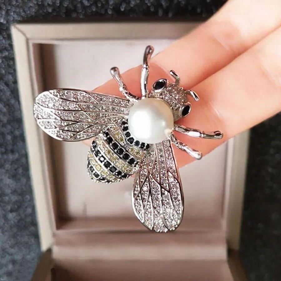 Bumble Bee Crystal and Faux Pearl Vintage Pair Brooch Pins For Sale 4