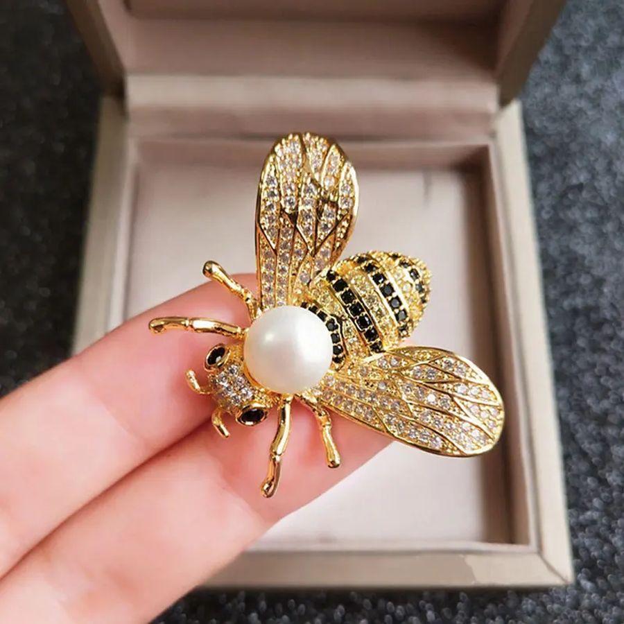 Bumble Bee Crystal and Faux Pearl Vintage Pair Brooch Pins For Sale 6