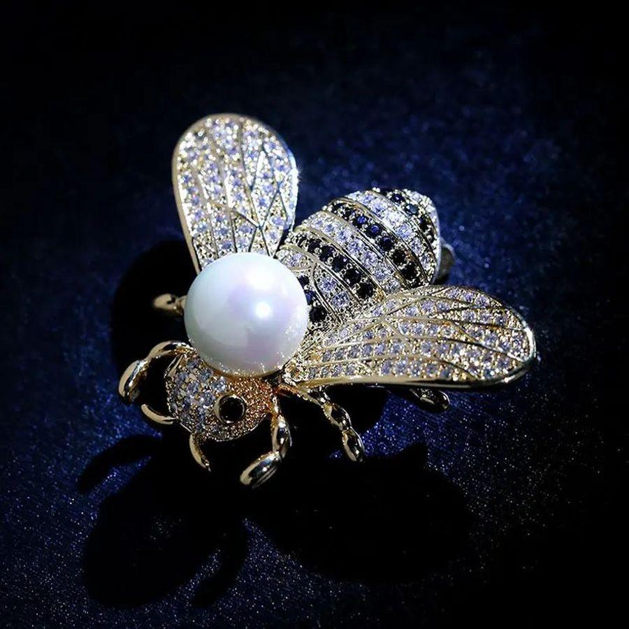 Bumble Bee Crystal and Faux Pearl Vintage Pair Brooch Pins For Sale 2
