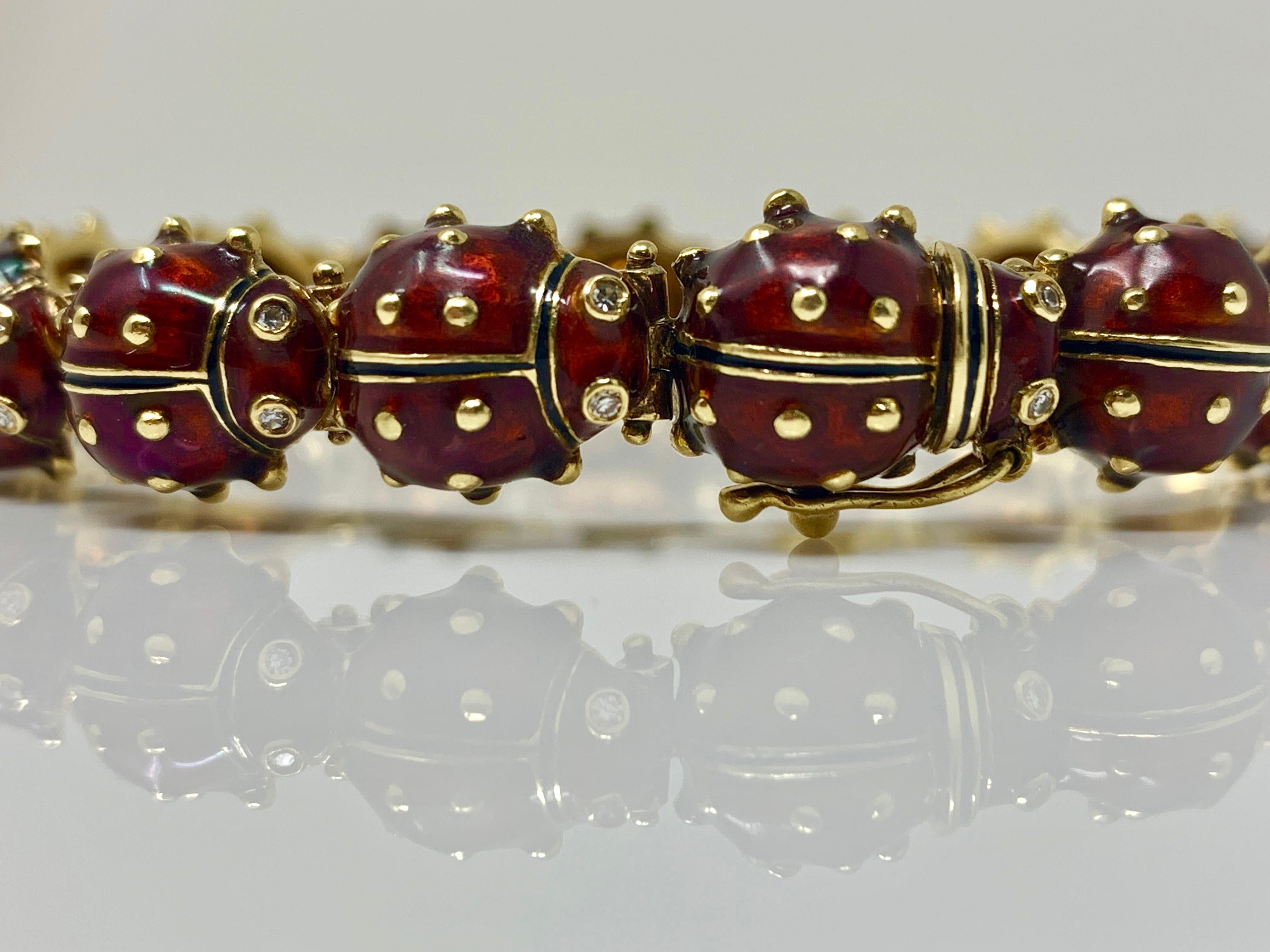 Bracelet Lady Bug en or jaune 18 carats, diamants et émail Excellent état - En vente à New York, NY
