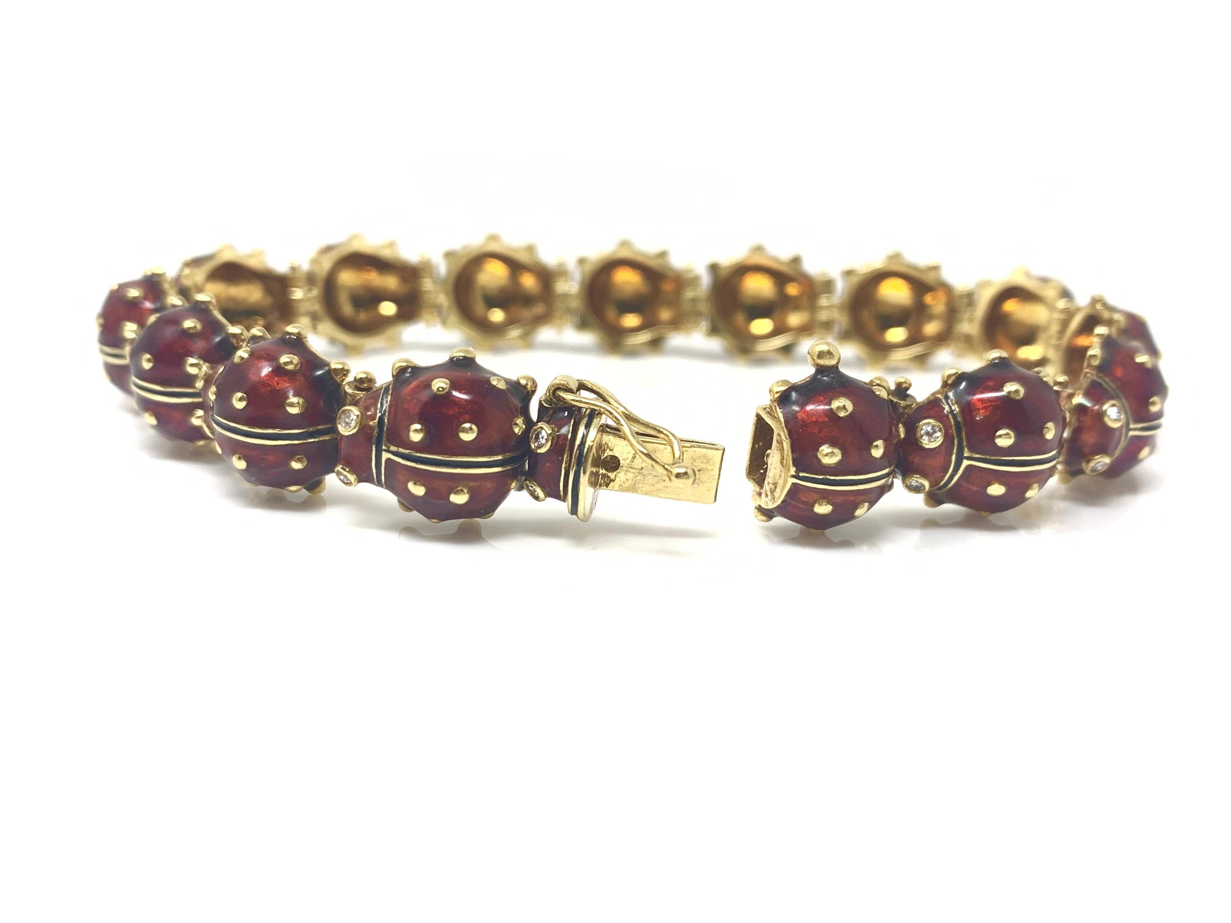 Lady Bug Diamond, Enamel and Yellow Gold Bracelet in 18 Karat In Excellent Condition For Sale In New York, NY