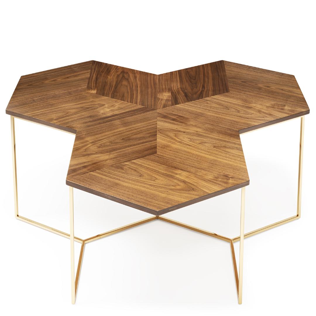 Doré Table basse Bumble Nest avec base en finition or en vente