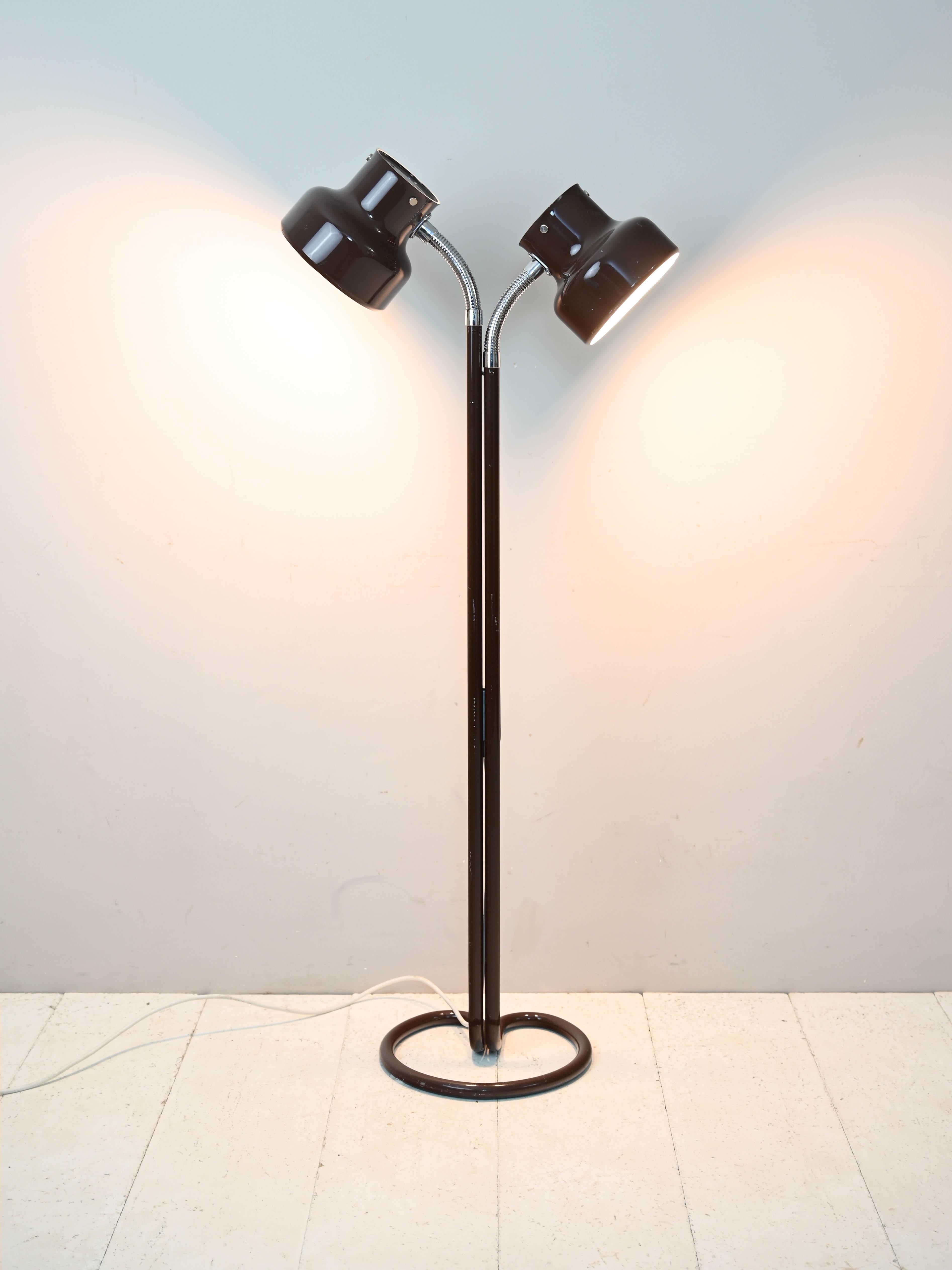 Floor lamp with double shade produced by Ateljé Lyktan. 

This lamp model designed by Anders Pehrson is part of the Bluming series. The design features two separate lampshades that are adjustable to different positions. The base including the