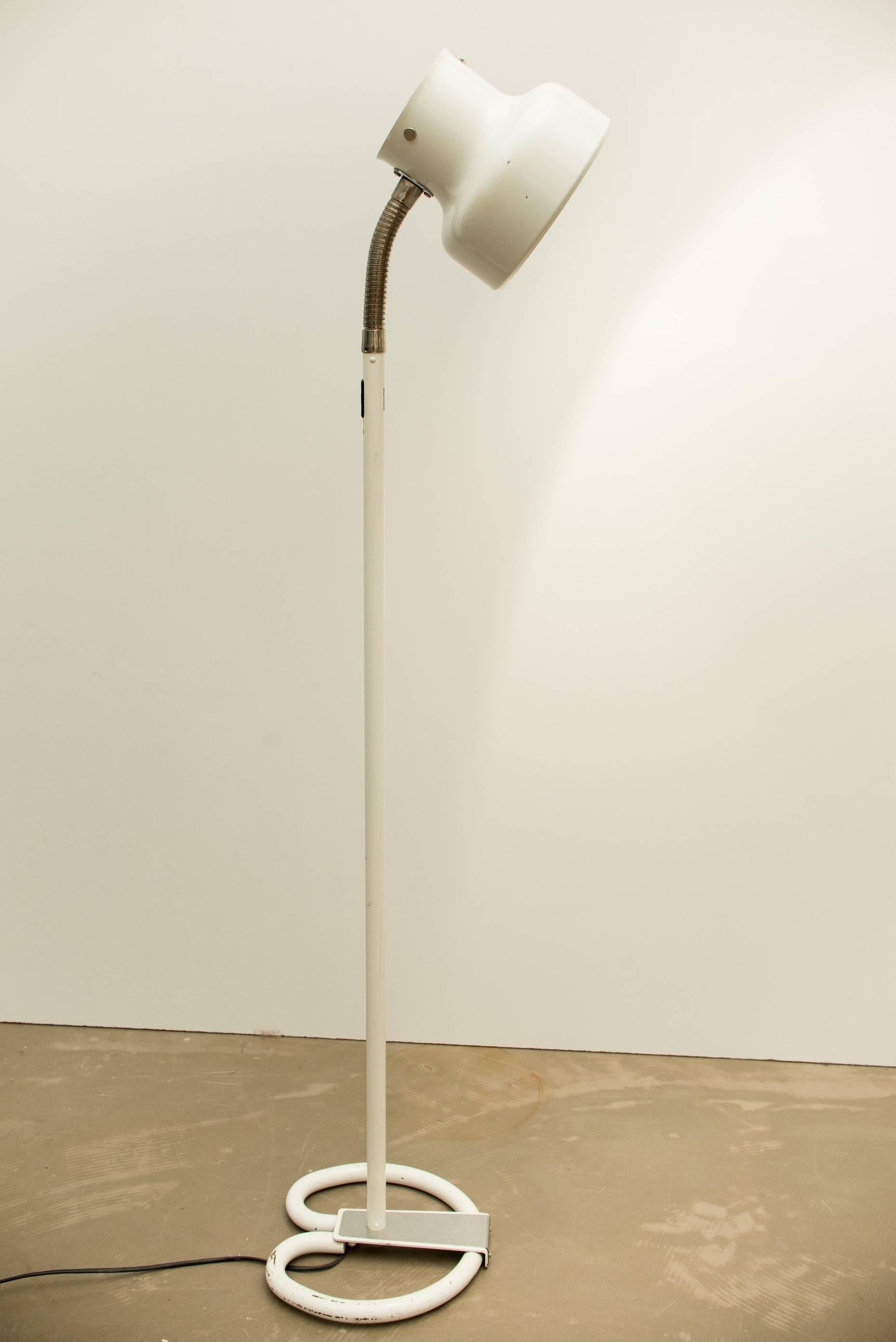 Anders Pehrson “Bumling” White Mid-Century Modern Floor Lamp, 1970s In Excellent Condition In Porto, PT