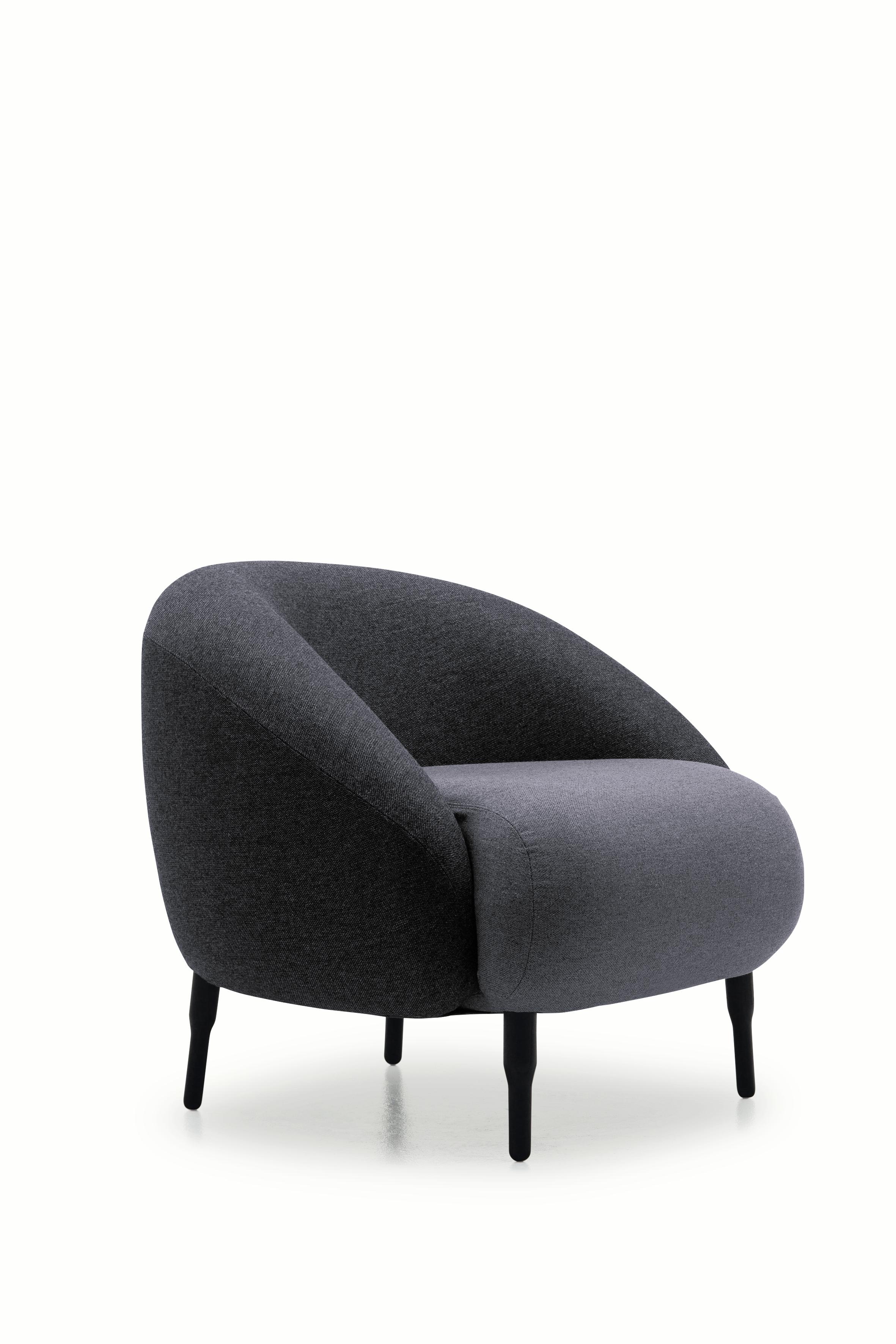 Introducing the versatile and very friendly Bump chair, the perfect solution for hotels and lounges. Available in alternative approaches to upholstery - one with a classic tight fit, and the other with excess fabric across the back. Illustrated in