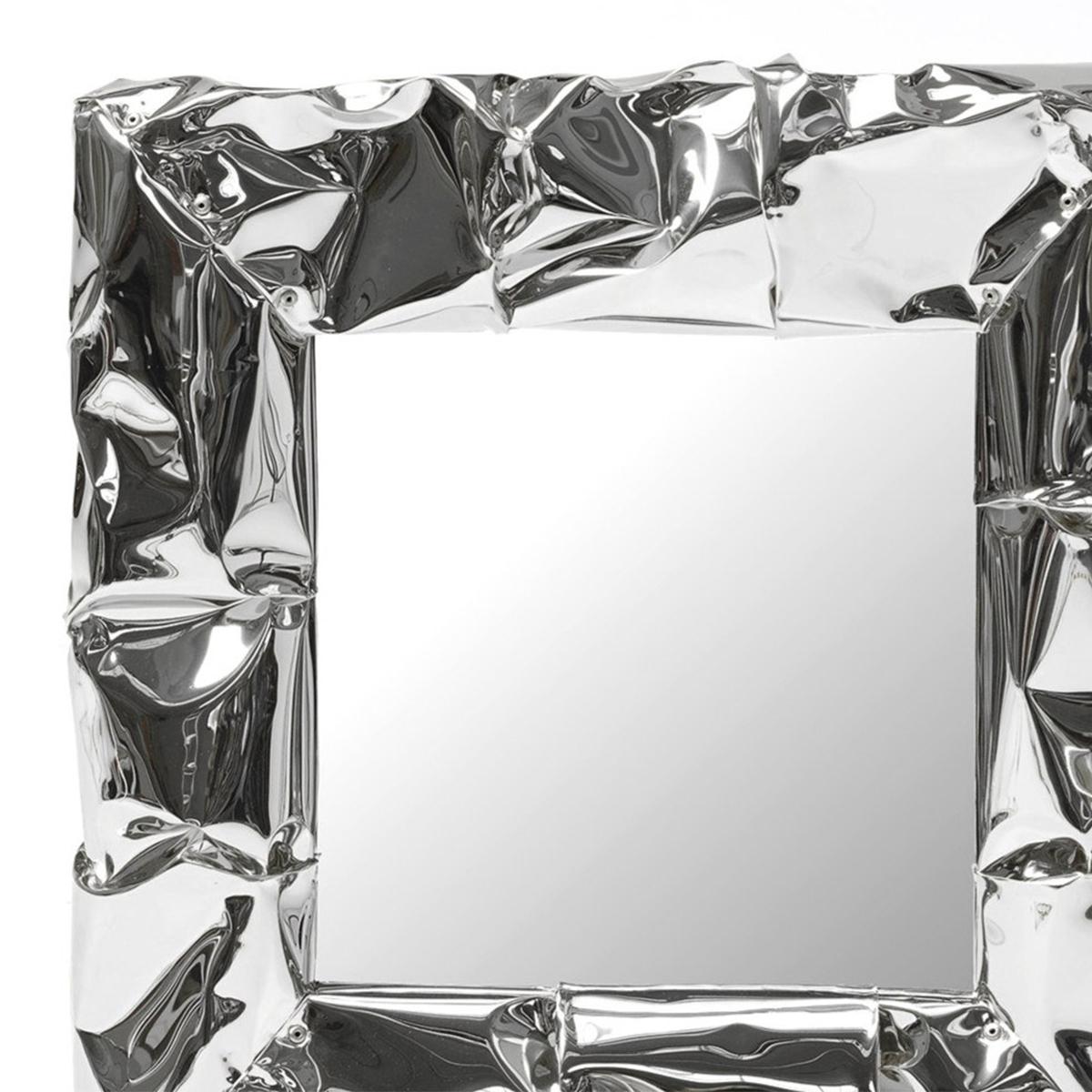 Mirror bumpy square chrome with hand-strained polished
aluminum frame in chrome finish. With mirror glass. Measures: L 50 x D 8 x H 50cm.
Also available in gold finish.