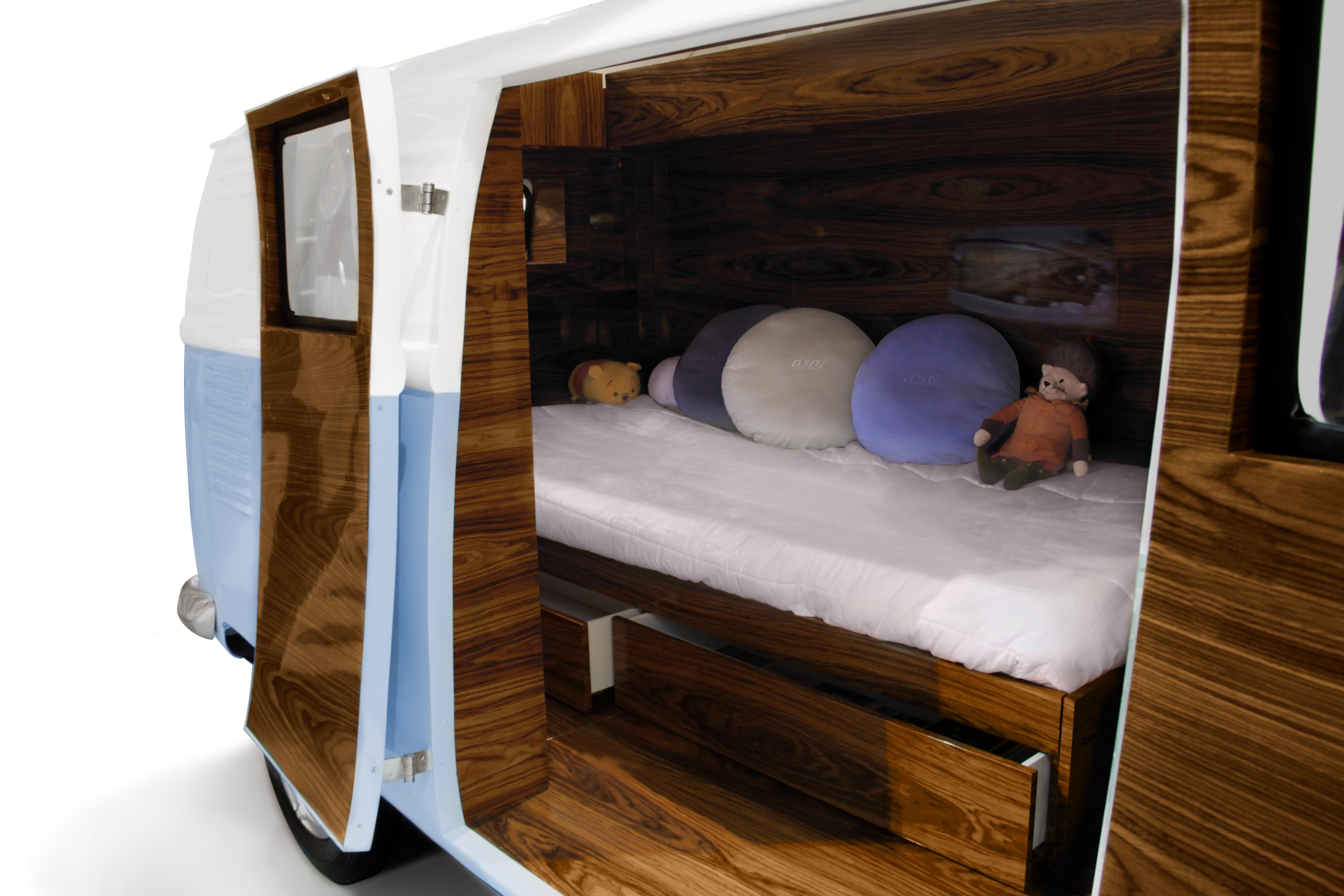 Bun Van Kids Bed in Glossy Varnish by Circu Magical Furniture For Sale 3