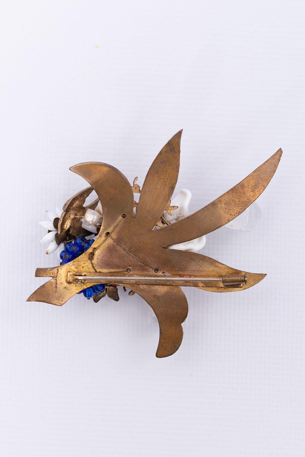 Brooch composed of gilded metal and glass paste representing a bunch of flowers. No signature.
Rousselet workshop. 

Additional information:

Dimensions:
 8 cm x 7 cm (3.15 in x 2.75 in)

Condition: Good condition

Seller Ref number: BRB162