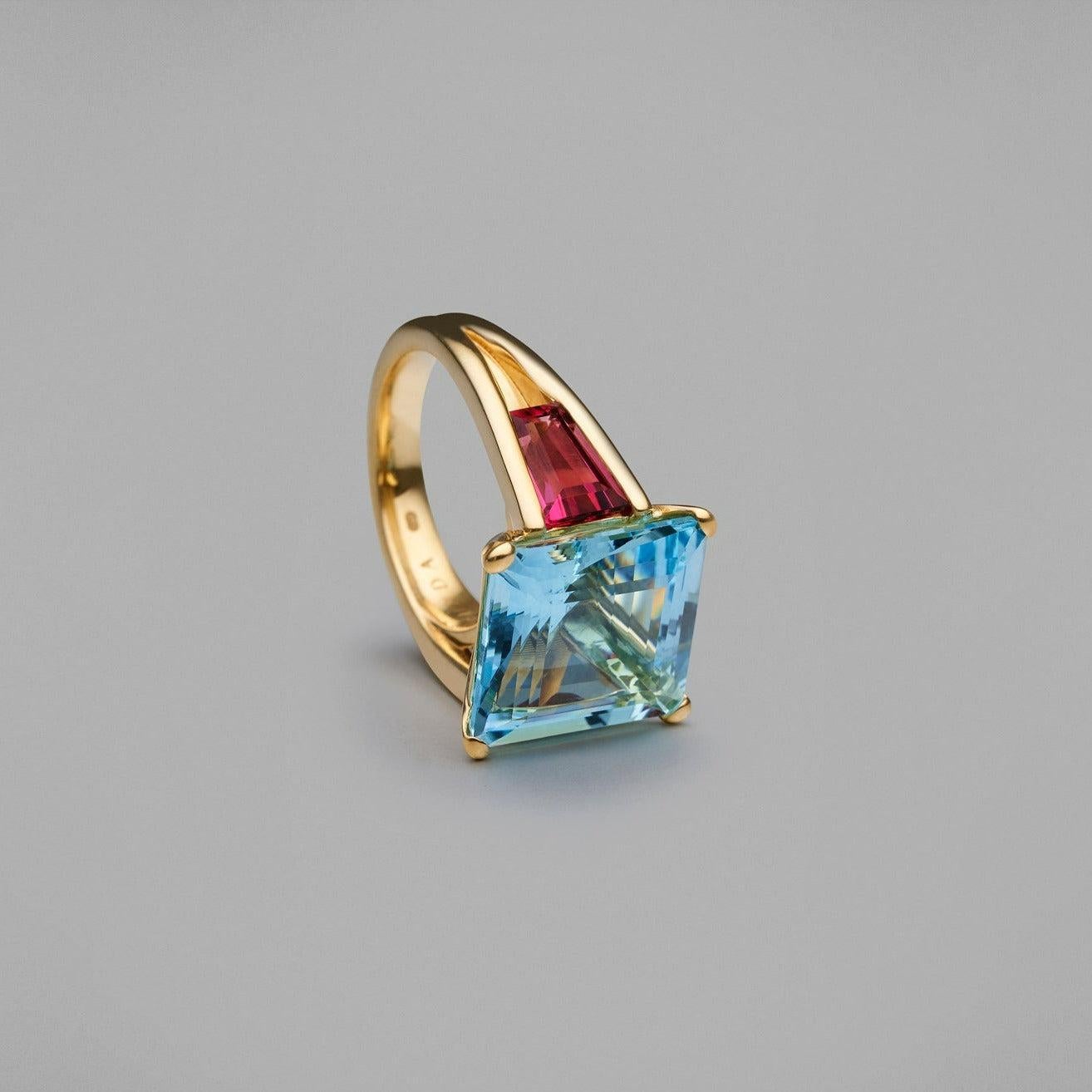 Women's or Men's BUNDA 11.05ct Aquamarine and 2.95cts Tourmalines Ring in 18k yellow gold For Sale