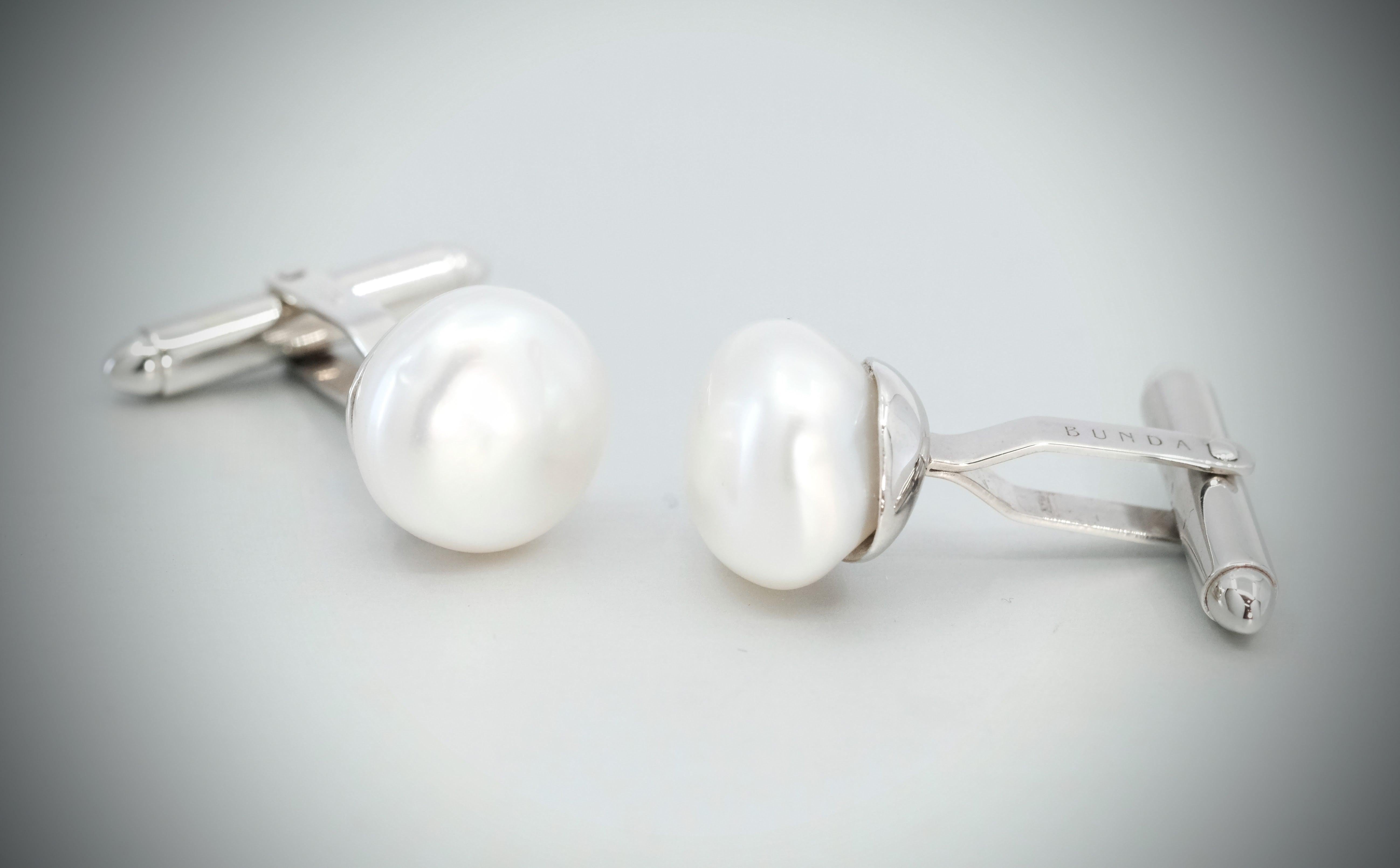 Round Cut BUNDA 12.8-12.9mm white South Sea Pearl cufflinks, 18k white gold For Sale