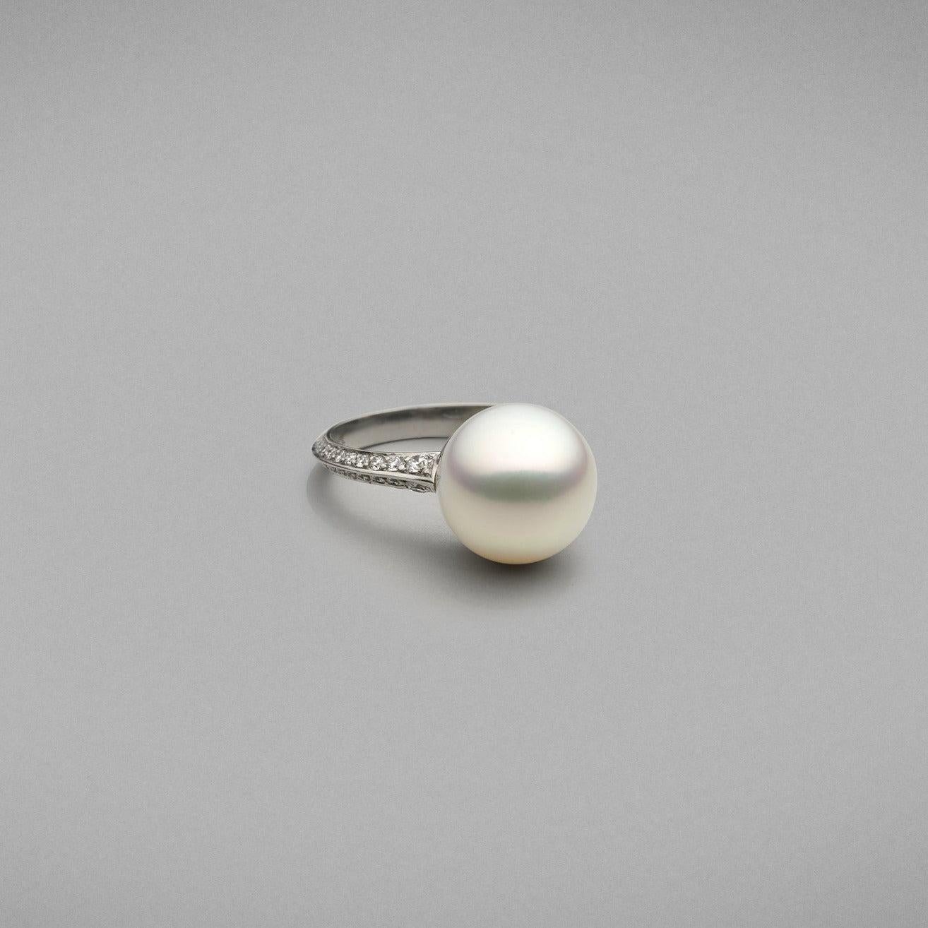 BUNDA 12mm South Sea Pearl and 0.69cts Diamonds ring in platinum In New Condition For Sale In SYDNEY, AU