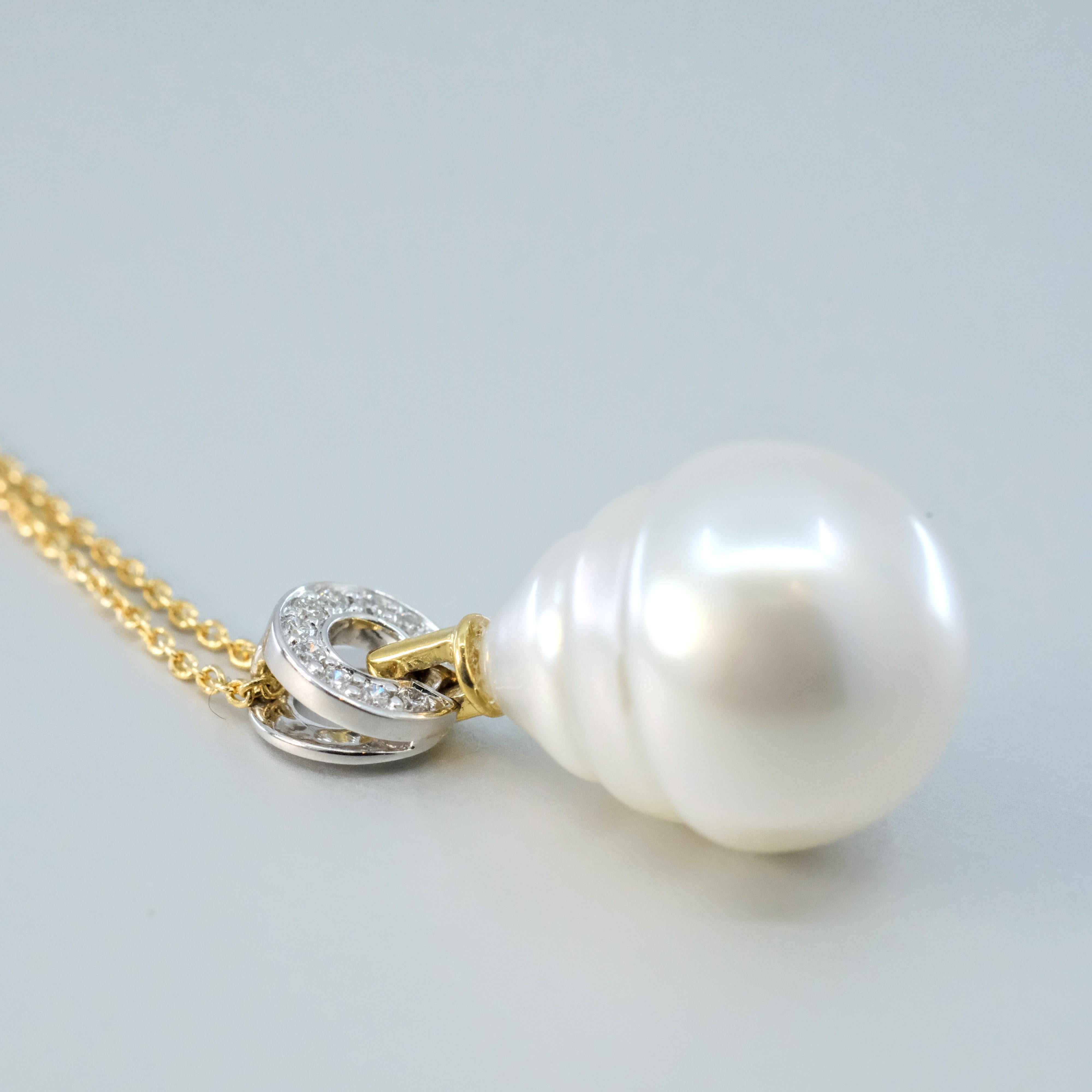 Colgante Bunda 13-17mm Perla del Mar del Sur y Diamantes en oro amarillo y blanco de 18k en Nuevo estado para la venta en SYDNEY, AU