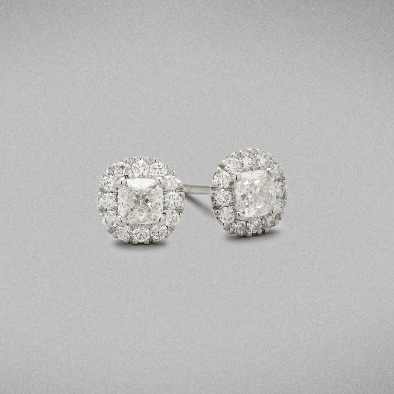 BUNDA 1.36cts Diamonds ear studs in 18k white gold In New Condition For Sale In SYDNEY, AU