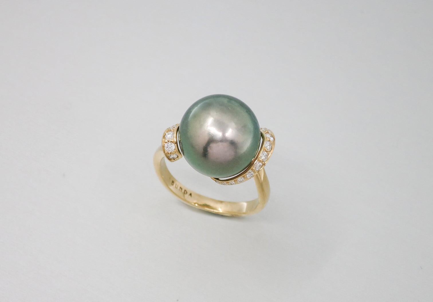 Un anello BUNDA 