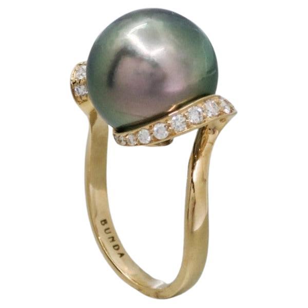 BUNDA Ring aus 18 Karat Gelbgold mit 13,8 mm Tahiti-Perlen und 0,35 Karat Diamanten