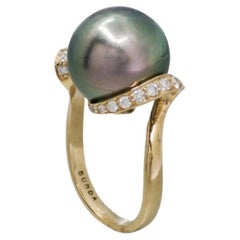 BUNDA Ring aus 18 Karat Gelbgold mit 13,8 mm Tahiti-Perlen und 0,35 Karat Diamanten