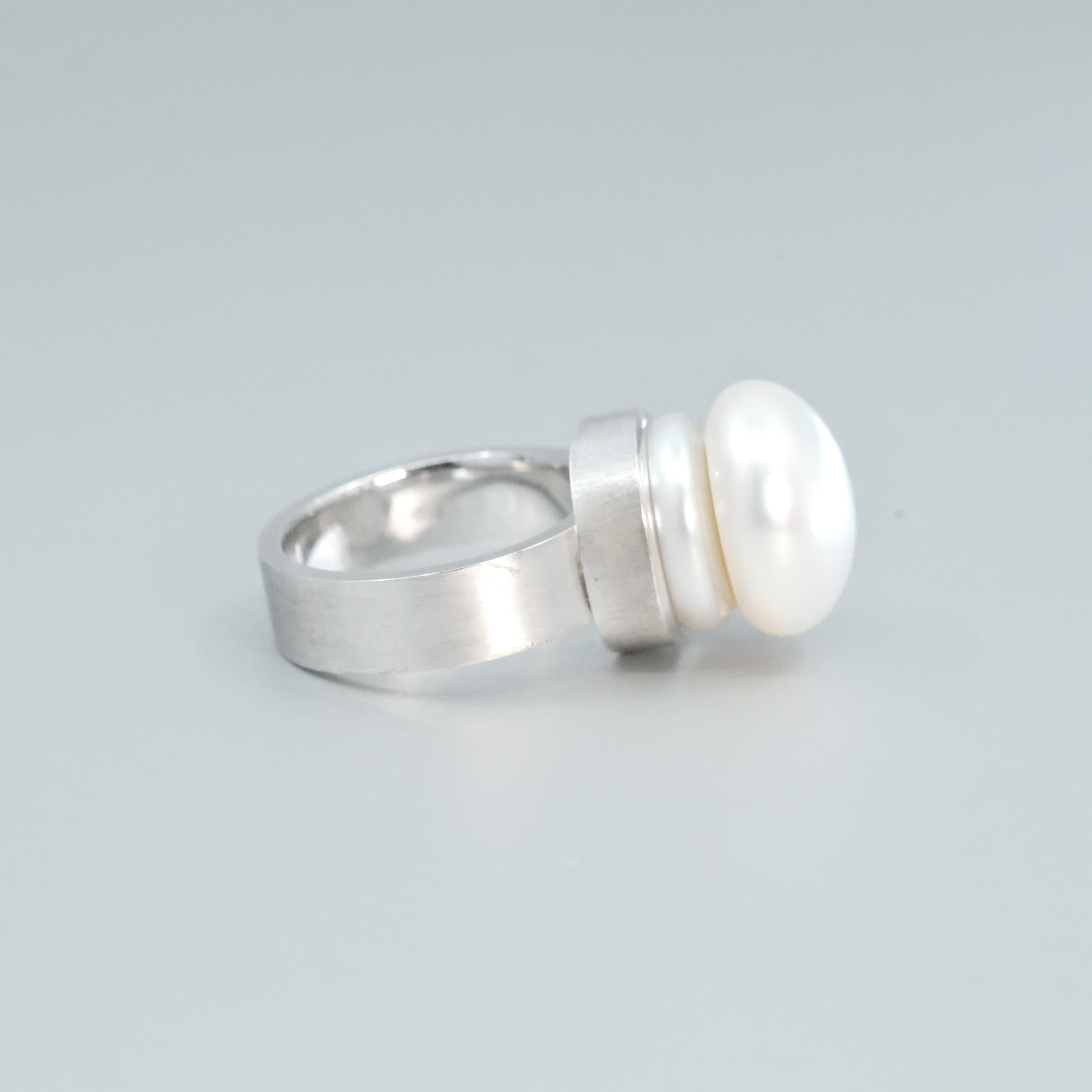 Round Cut BUNDA 14.15mm white South Sea Pearl ring in silver