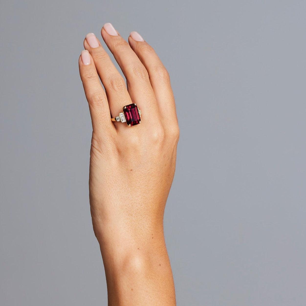Emerald Cut BUNDA 14.51ct Rhodolite Garnet and 0.90ct Diamonds Ring in 18k yellow gold For Sale