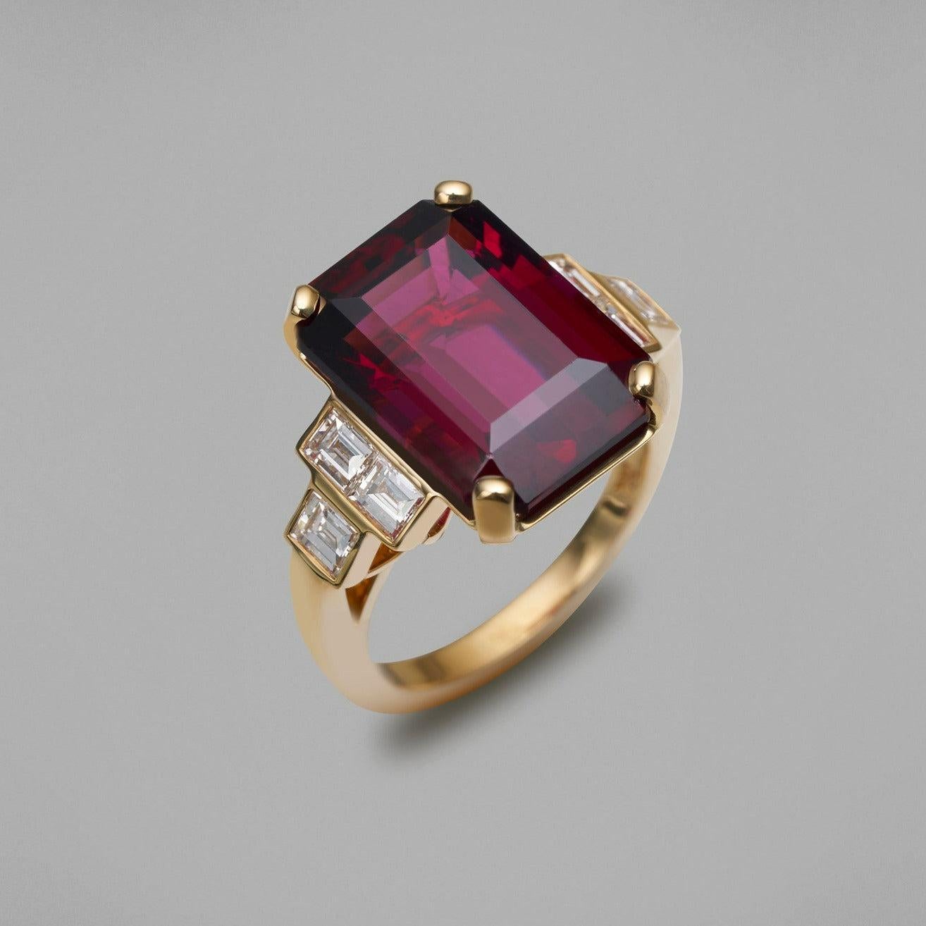 Women's or Men's BUNDA 14.51ct Rhodolite Garnet and 0.90ct Diamonds Ring in 18k yellow gold For Sale