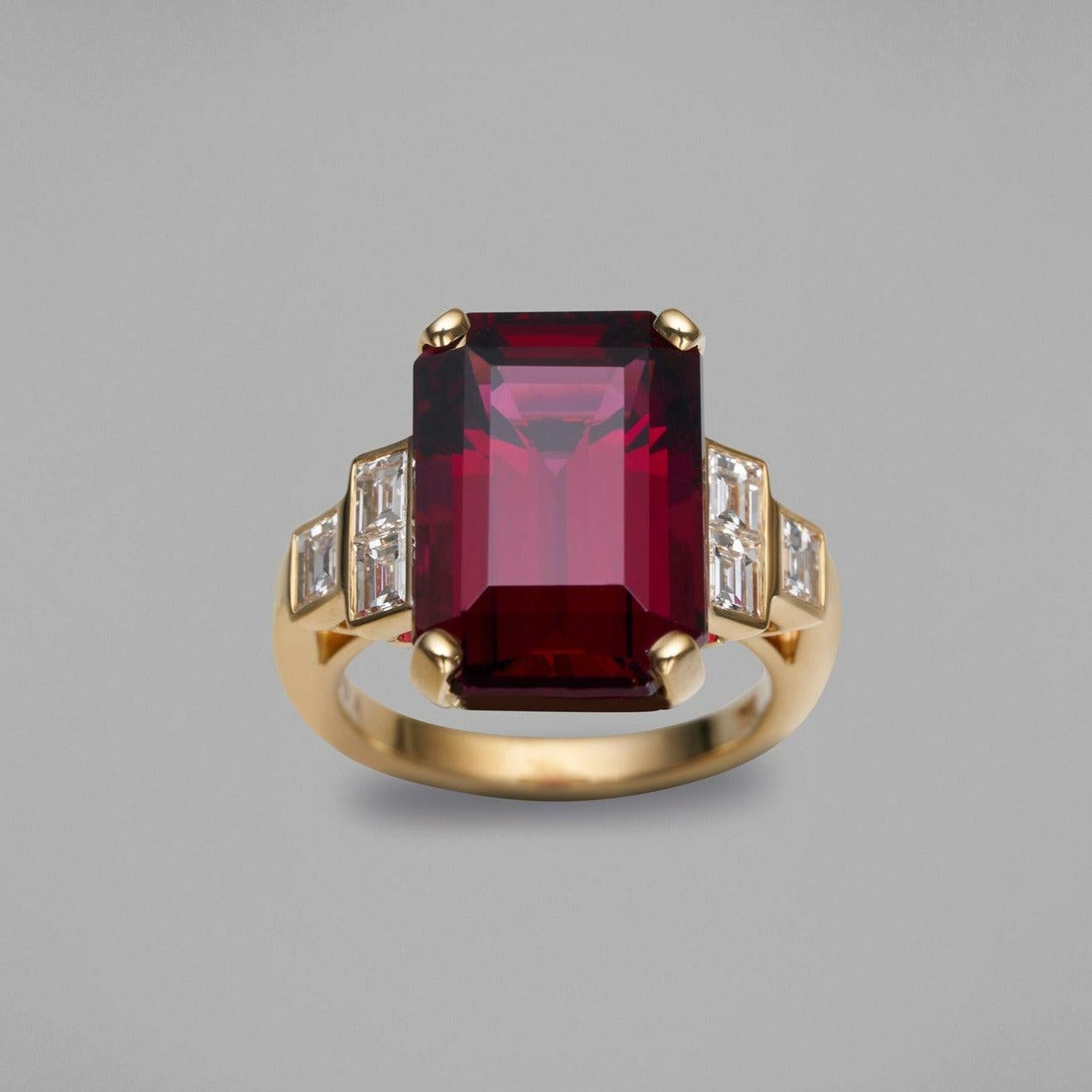 BUNDA 14.51ct Rhodolite Garnet and 0.90ct Diamonds Ring in 18k yellow gold For Sale 1