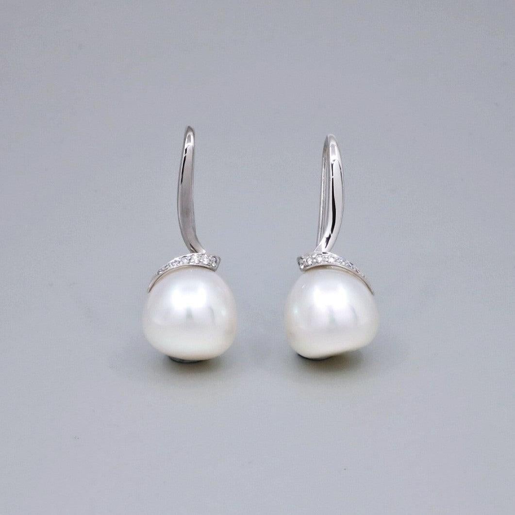 BUNDA 14mm South Sea Pearl and Diamond drop earrings, in 18k white gold In New Condition For Sale In SYDNEY, AU