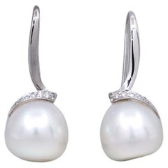 BUNDA Boucles d'oreilles pendantes en or blanc 18 carats, perles des mers du Sud 14 mm et diamants