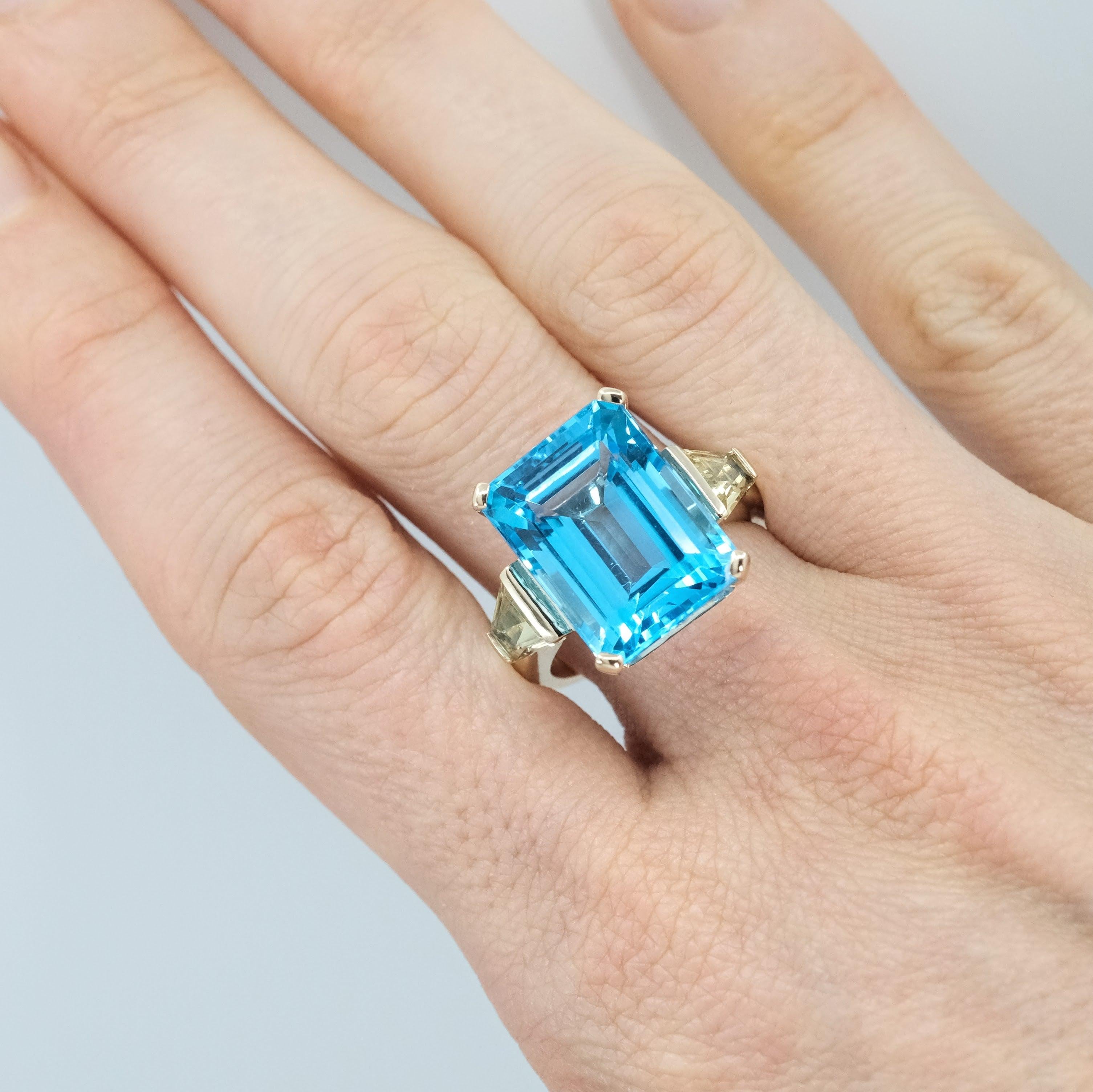 BUNDA Anillo de oro amarillo de 18 quilates con topacio de 15,36 quilates y cuarzo limón de 1,04 quilates Corte esmeralda en venta