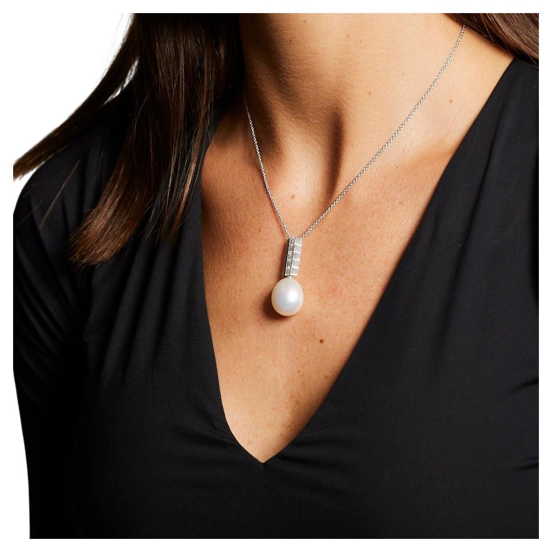BUNDA 15.55-18.00mm South Sea Pearl and 0.76ct Diamonds Pendant in 18k gold