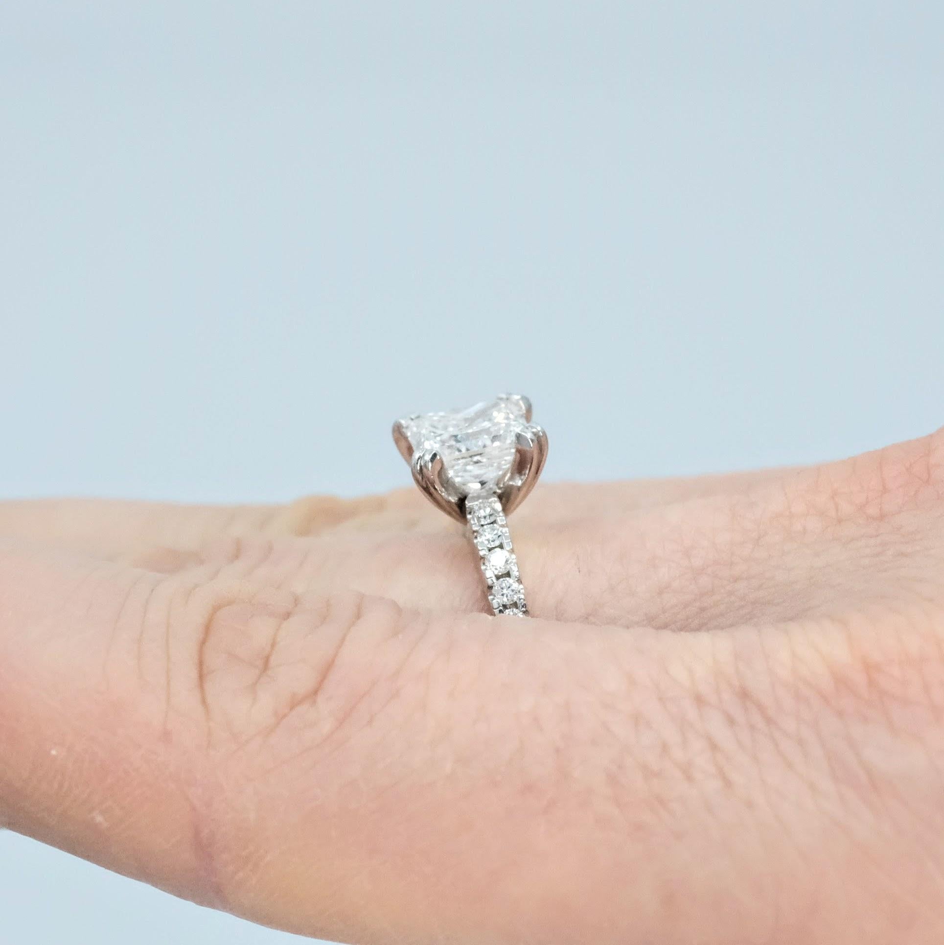 BUNDA 1.61ct Diamond Ring in platinum with 0.24ct diamonds. In New Condition For Sale In SYDNEY, AU