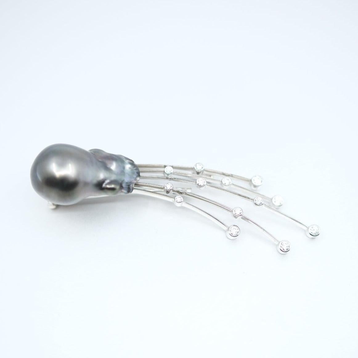 Women's or Men's BUNDA 16.4mm Tahitian Pearl and 0.60ct Diamonds Brooch, 18k white gold For Sale
