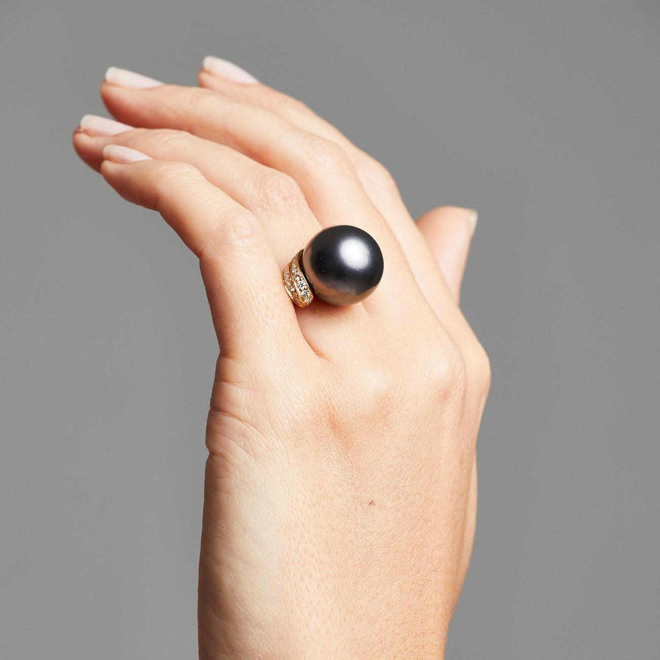 Round Cut BUNDA 16.4mm Tahitian Pearl ring with 0.52ct Diamonds in 18k yellow gold For Sale