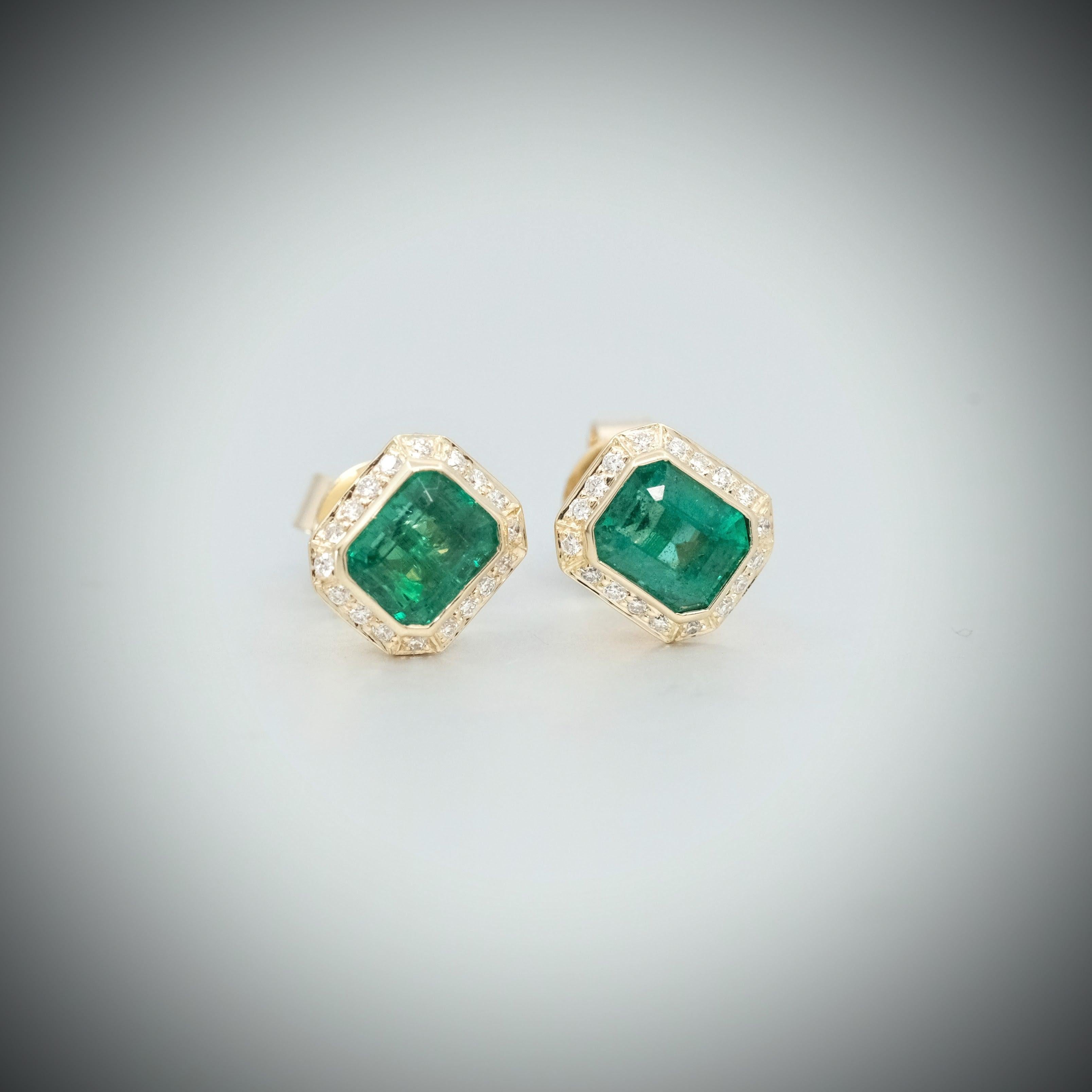 BUNDA Ohrringe aus 18 Karat Gelbgold mit 1,85 Karat Smaragden und 0,18 Karat Diamanten (Smaragdschliff)