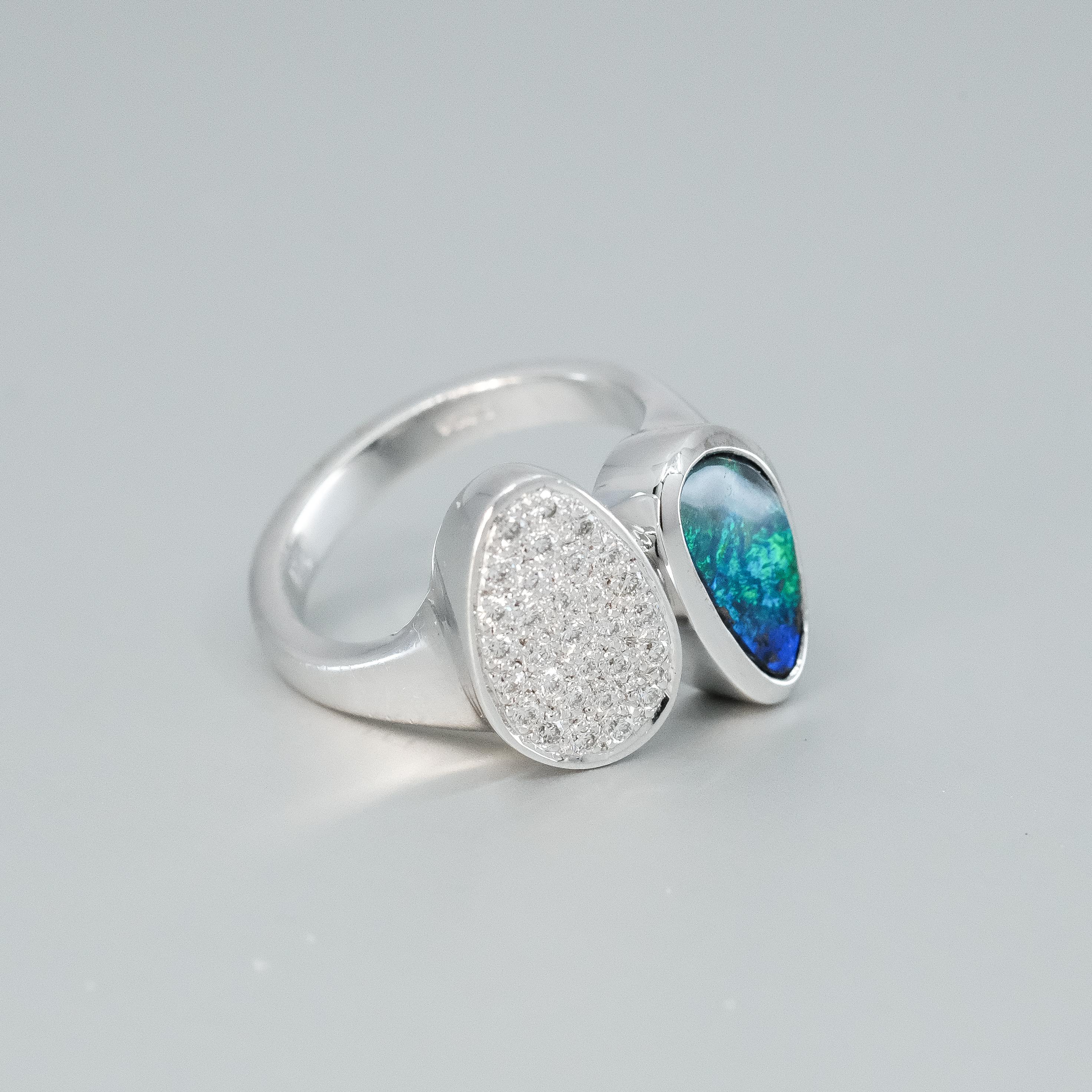 BUNDA 1.87ct Boulder Opal and 0.31ct Diamond Ring, in 18k white gold In New Condition In SYDNEY, AU